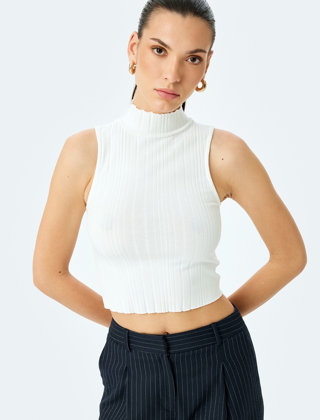Dik Yaka Kolsuz Slim Fit Basic Crop Tişört_1