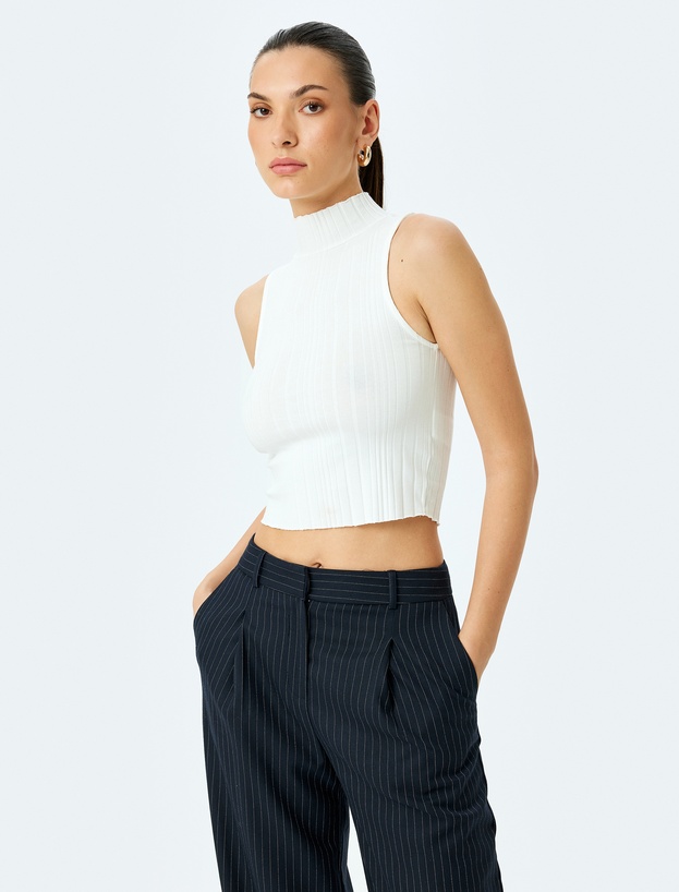 Dik Yaka Kolsuz Slim Fit Basic Crop Tişört_2