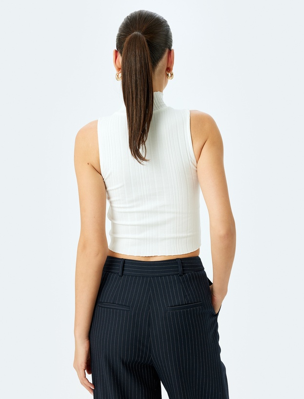 Dik Yaka Kolsuz Slim Fit Basic Crop Tişört_3