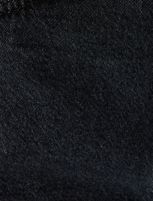 Mini Düğmeli Cepli Rahat Kesim Denim Şort_5
