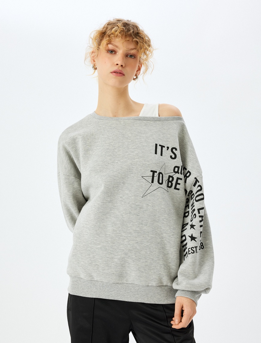   Omzu Açık Kayık Yaka Baskılı Oversize Sweatshirt