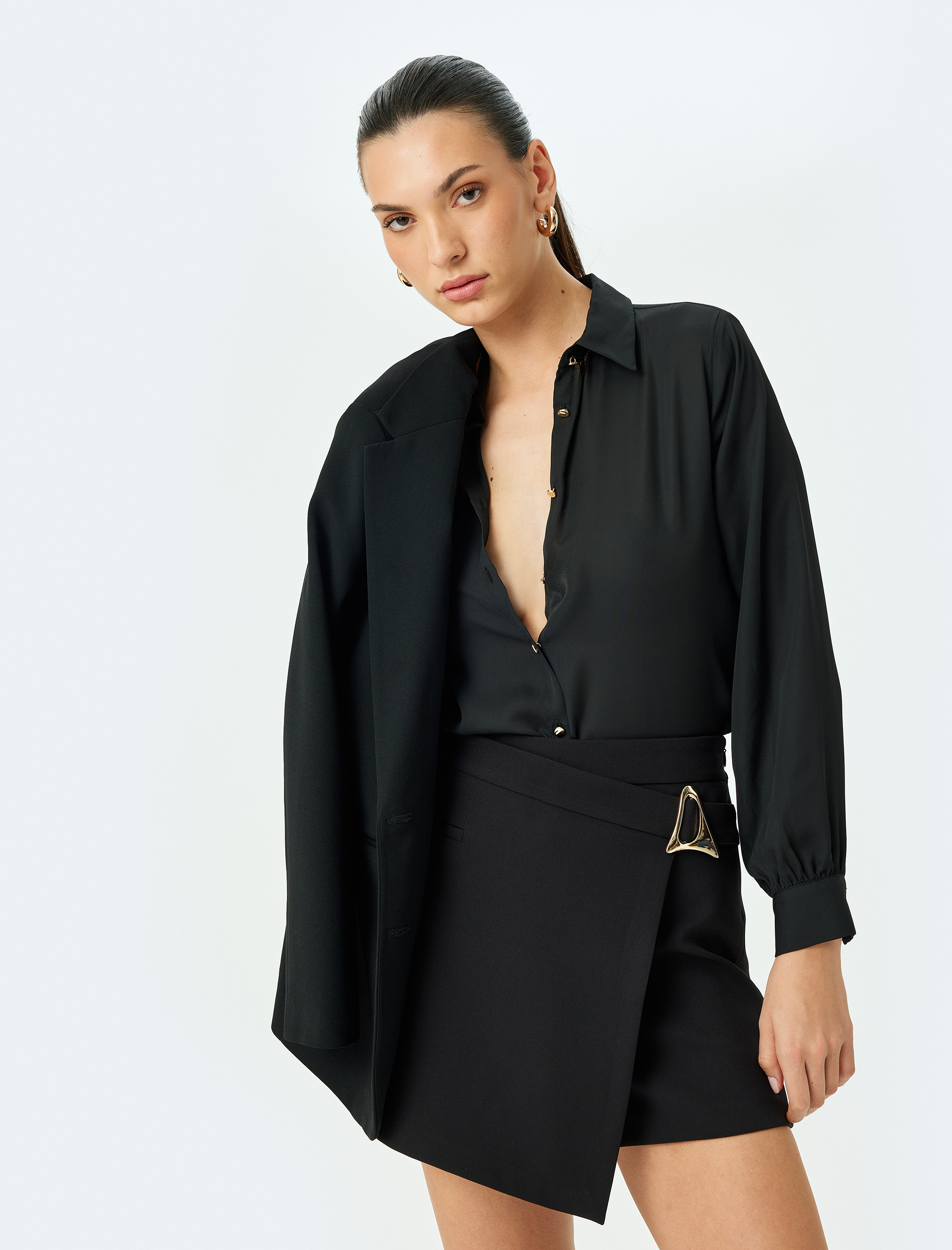   Metal Aksesuar Detaylı Kruvaze Mini Şort Etek