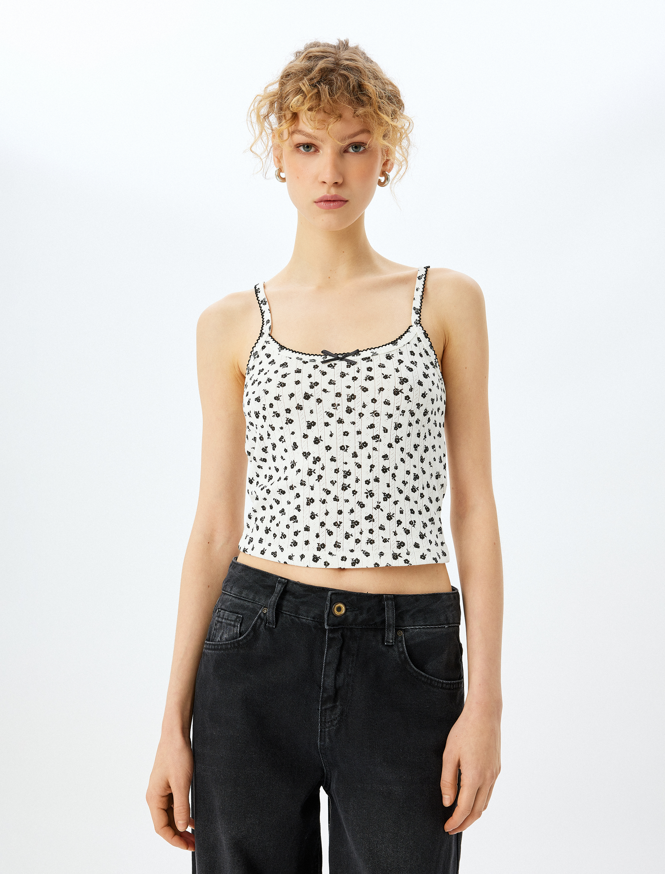   Çiçek Desenli Fiyonklu Askılı Atlet