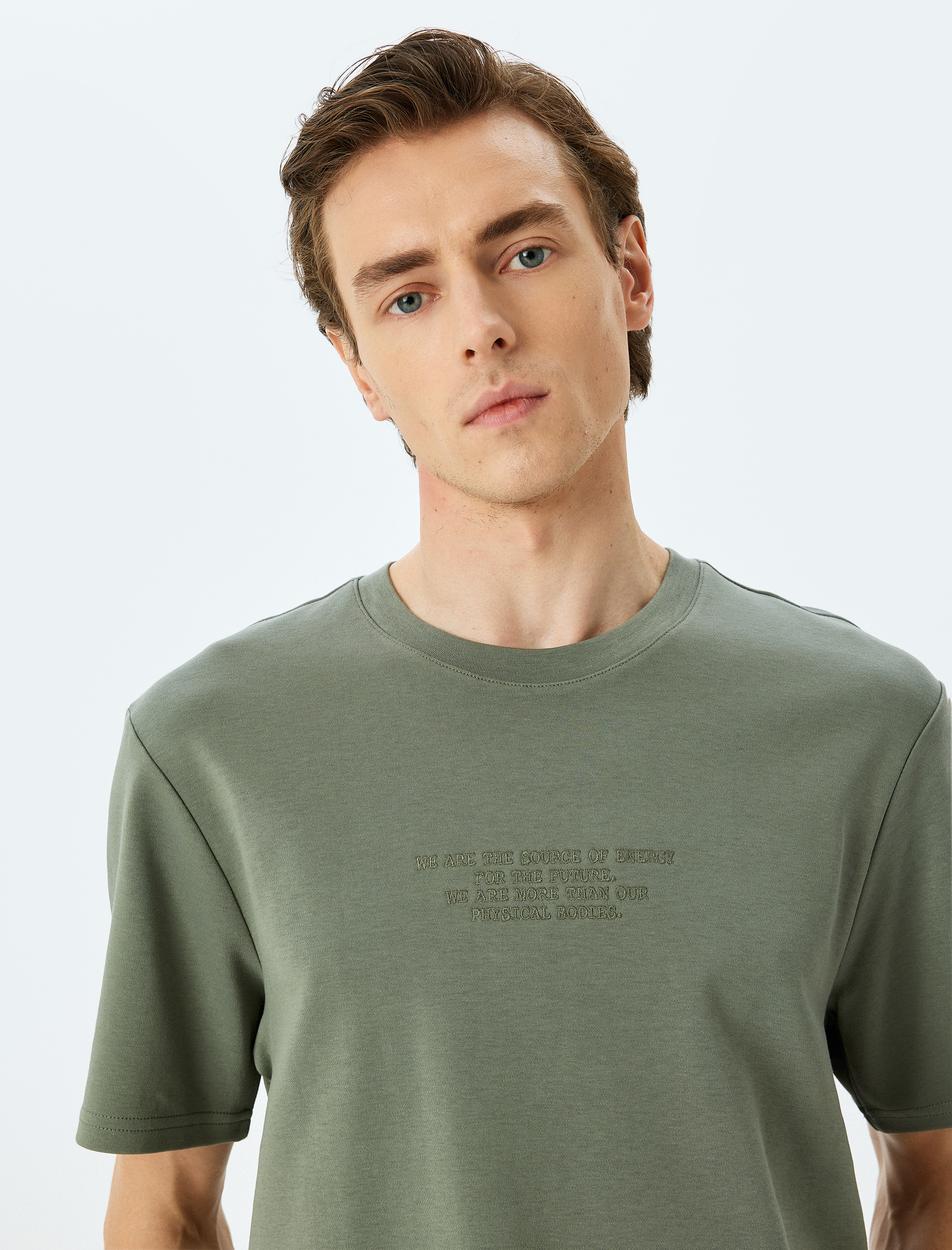 Koton Erkek Bisiklet Yaka Tok Kumaş Regular Fit Slogan İşlemeli Kısa Kollu Tişört -1