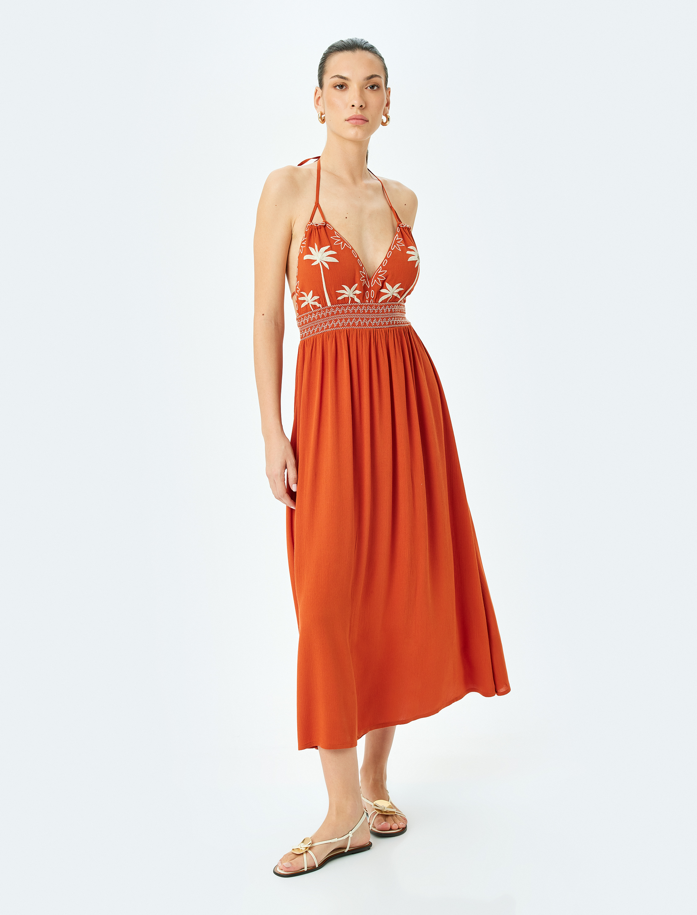   Nakış Detaylı Boyundan Bağlamalı Uzun Plaj Elbisesi