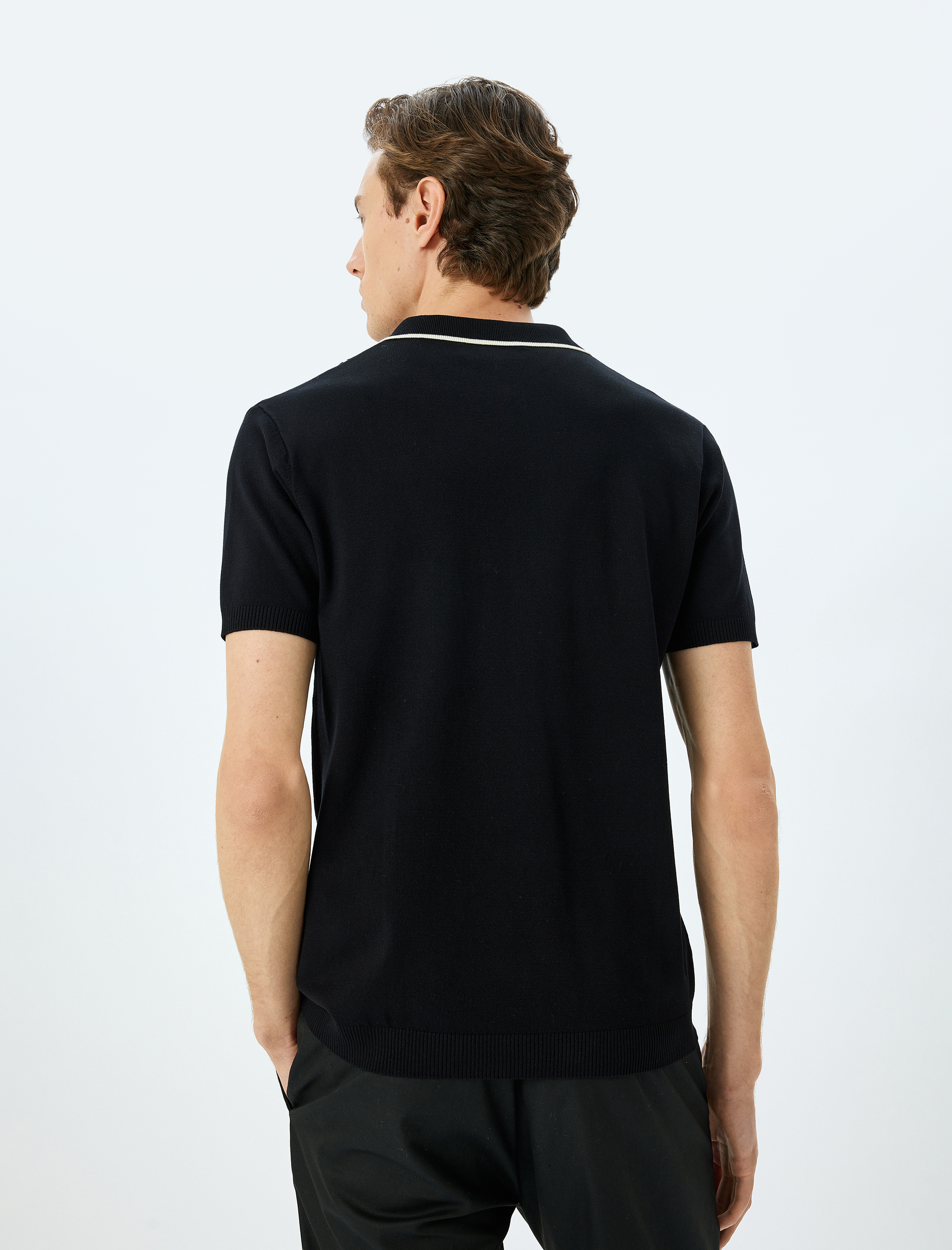   Yarım Fermuarlı Çizgi Detaylı Kısa Kollu Triko Tişört