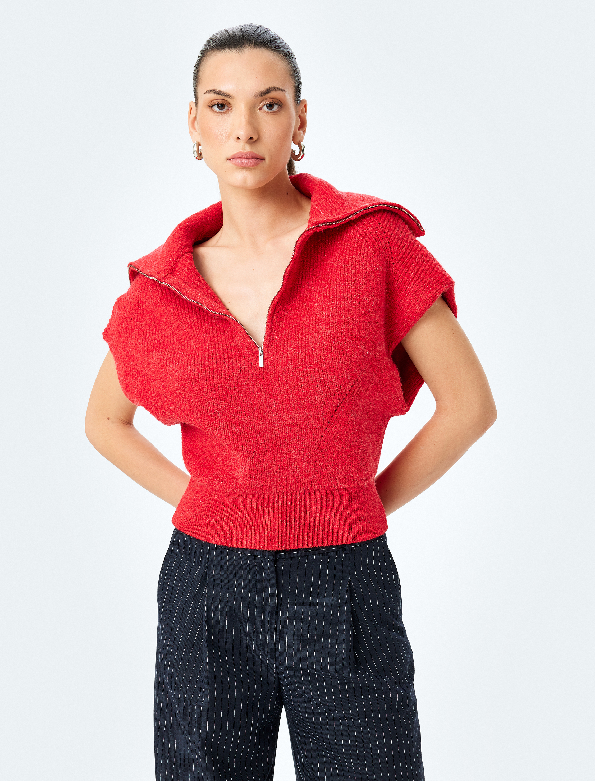   Yarım Fermuar Detaylı Kolsuz Dik Yaka Süveter