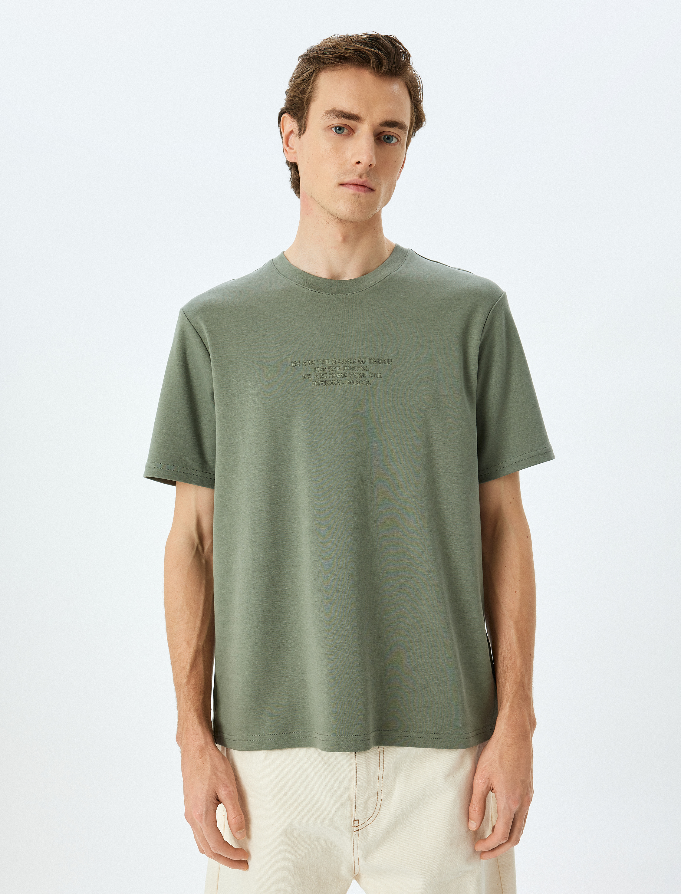   Bisiklet Yaka Tok Kumaş Regular Fit Slogan İşlemeli Kısa Kollu Tişört