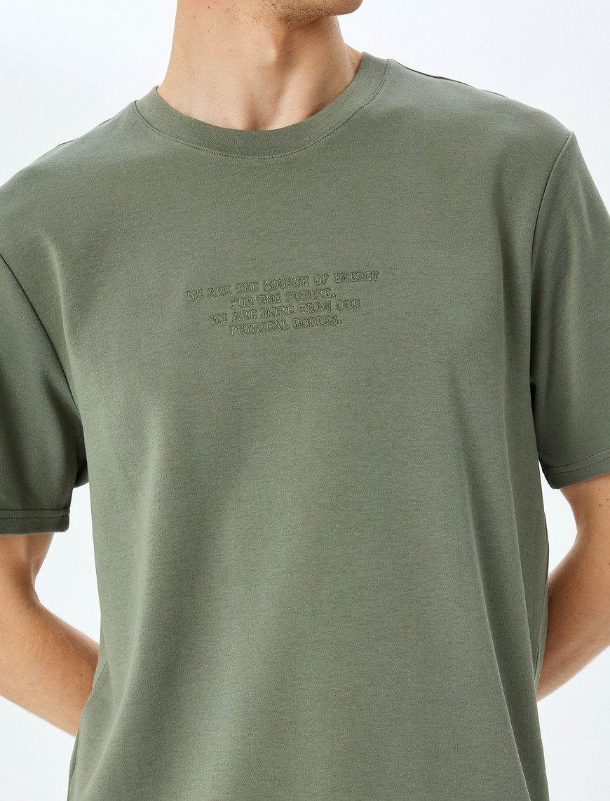   Bisiklet Yaka Tok Kumaş Regular Fit Slogan İşlemeli Kısa Kollu Tişört
