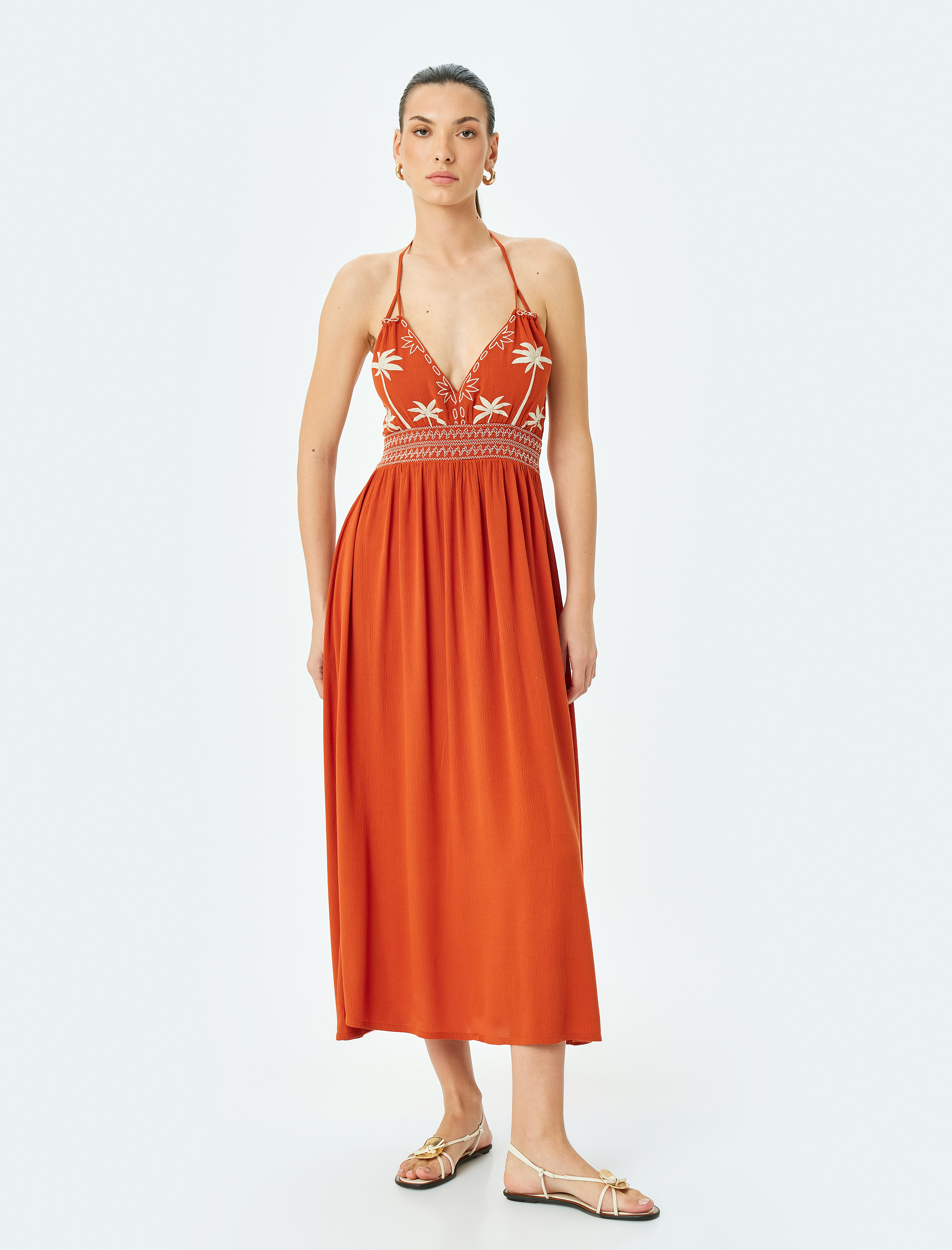   Nakış Detaylı Boyundan Bağlamalı Uzun Plaj Elbisesi