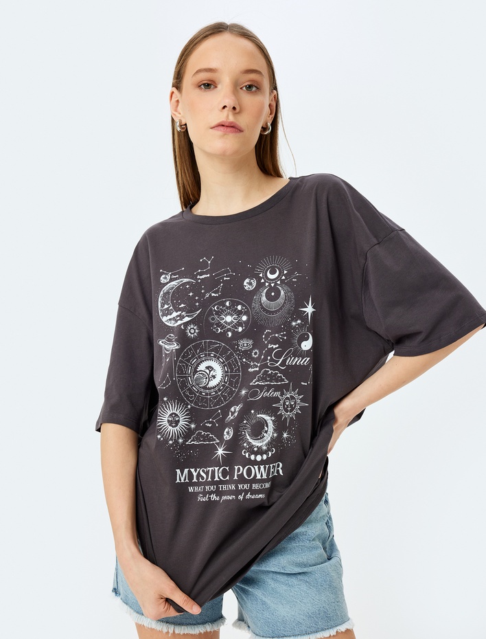  Mistik Baskılı Bisiklet Yaka Kısa Kollu Oversize Tişört