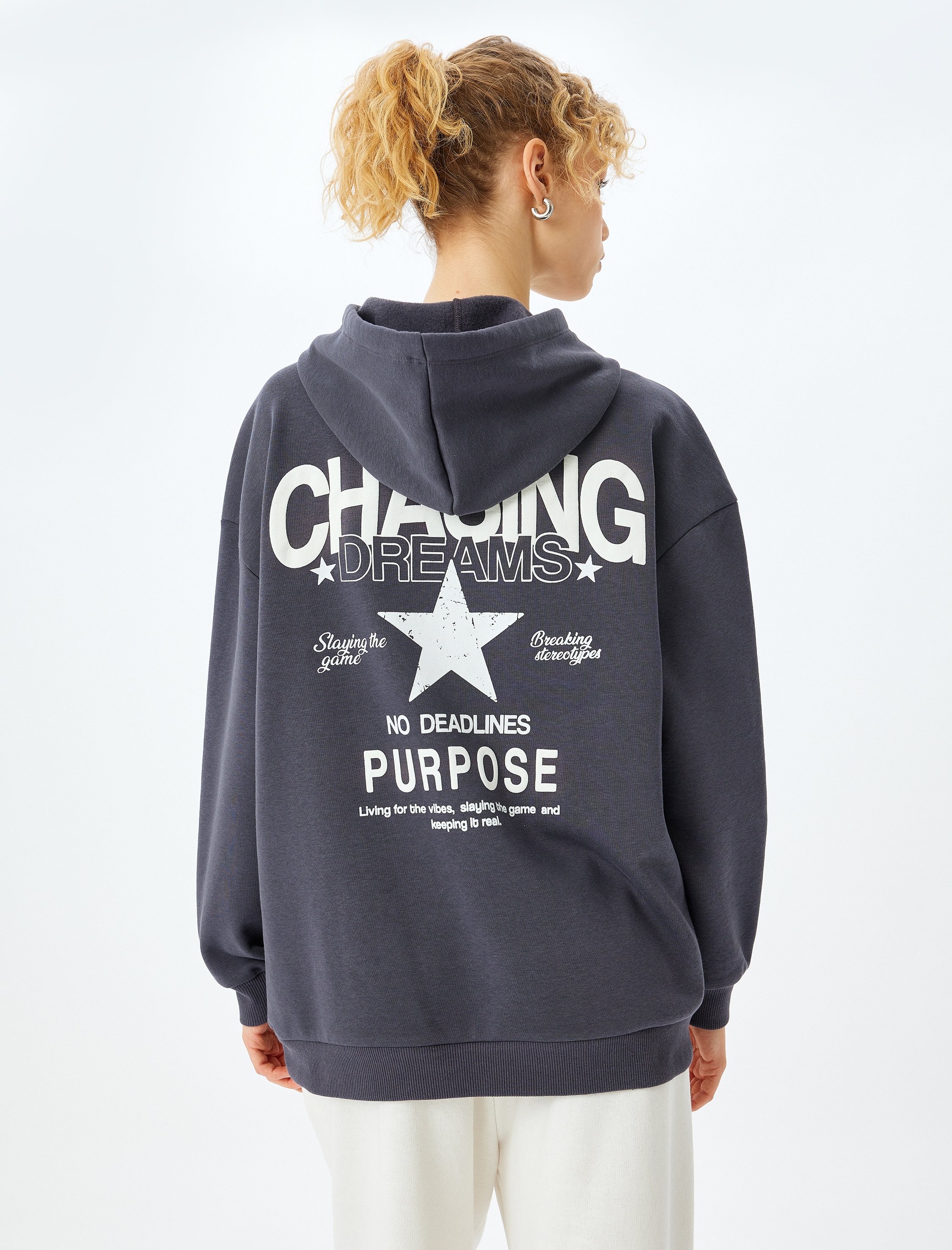   Şardonlu Kapüşonlu Arkası Baskılı Oversize Sweatshirt