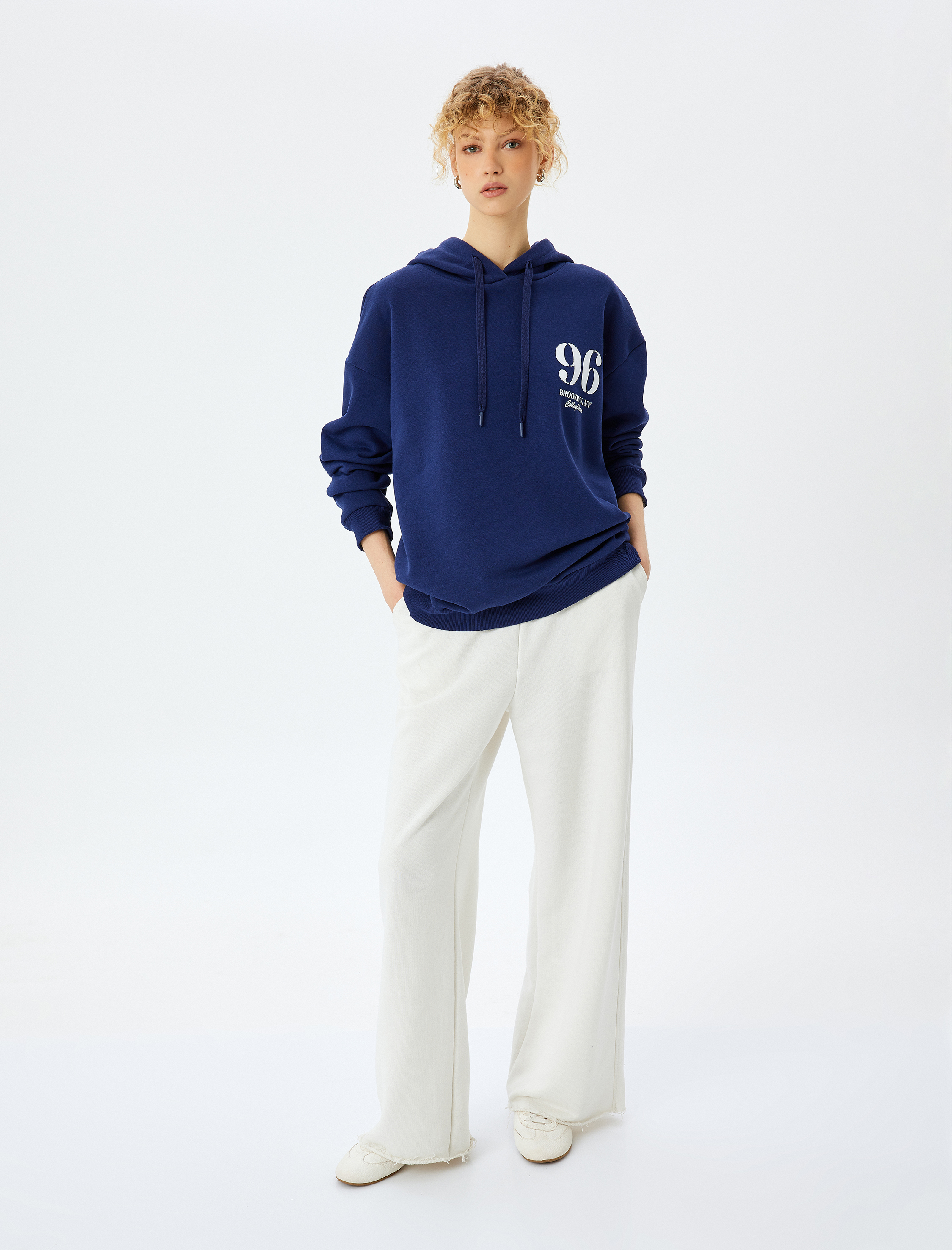 Şardonlu Arkası Baskılı Kapüşonlu Oversize Kolej Sweatshirt