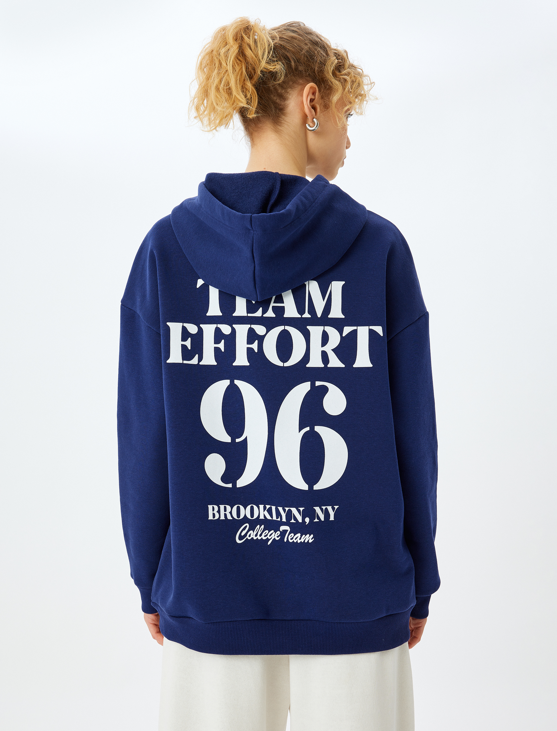 Şardonlu Arkası Baskılı Kapüşonlu Oversize Kolej Sweatshirt