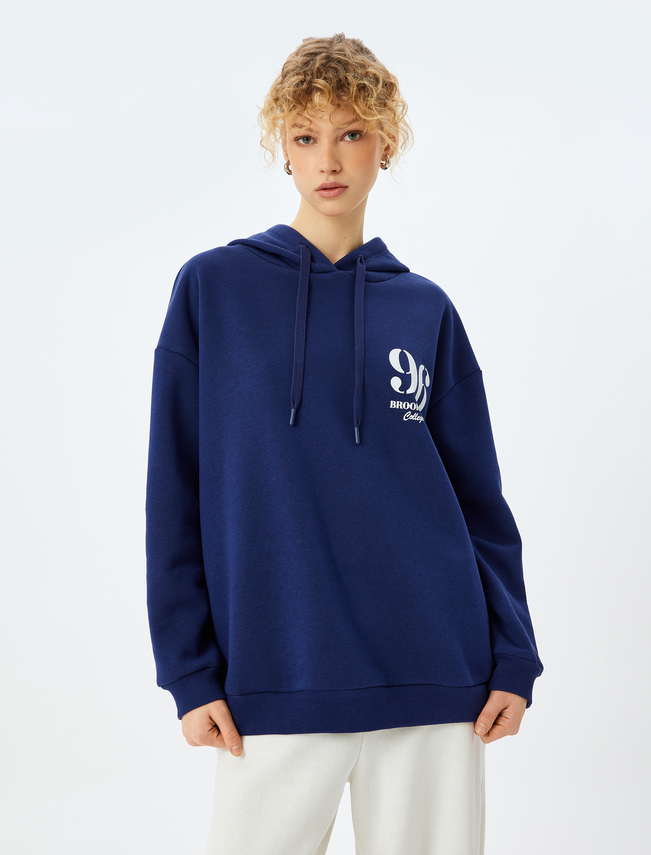 Şardonlu Arkası Baskılı Kapüşonlu Oversize Kolej Sweatshirt