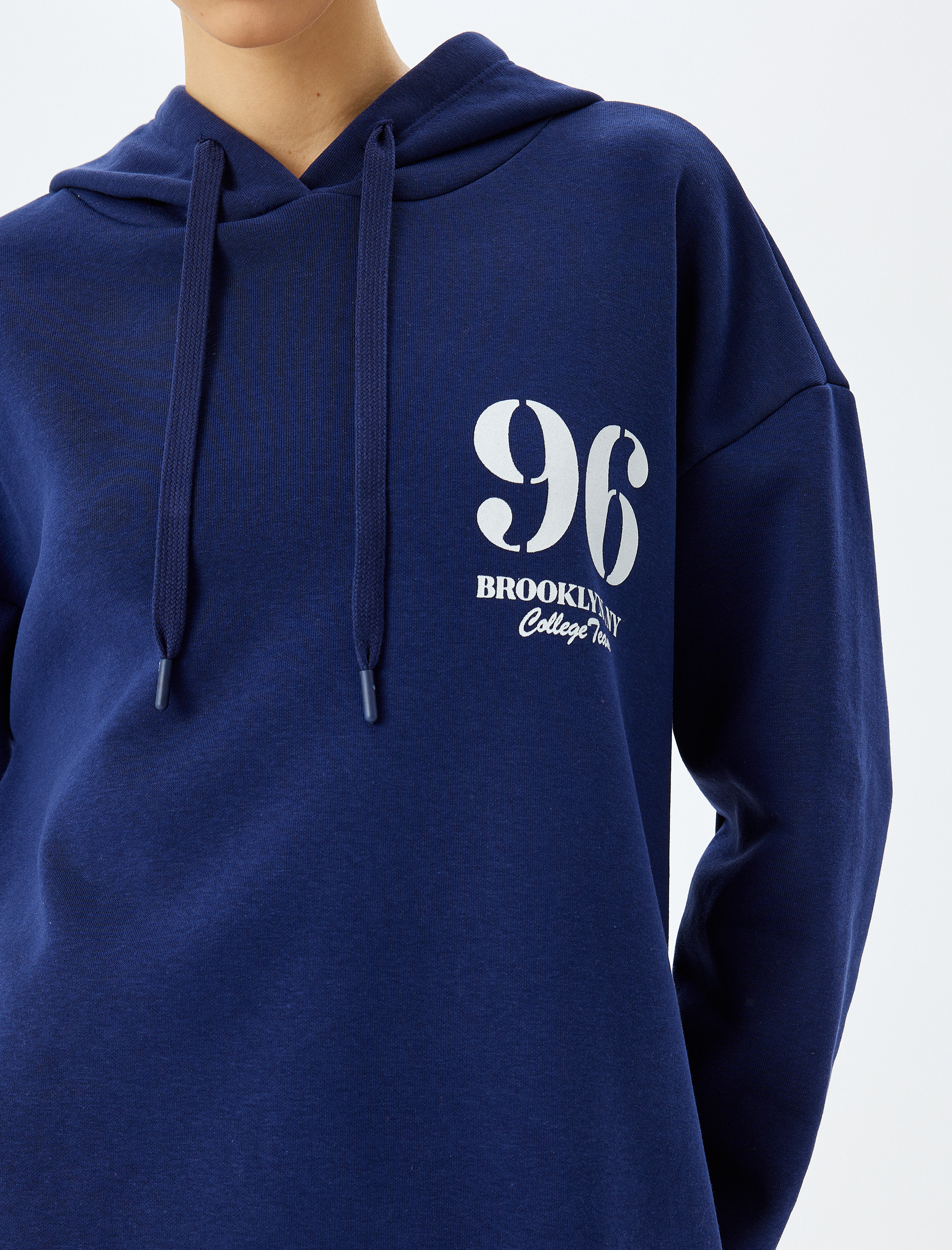 Şardonlu Arkası Baskılı Kapüşonlu Oversize Kolej Sweatshirt