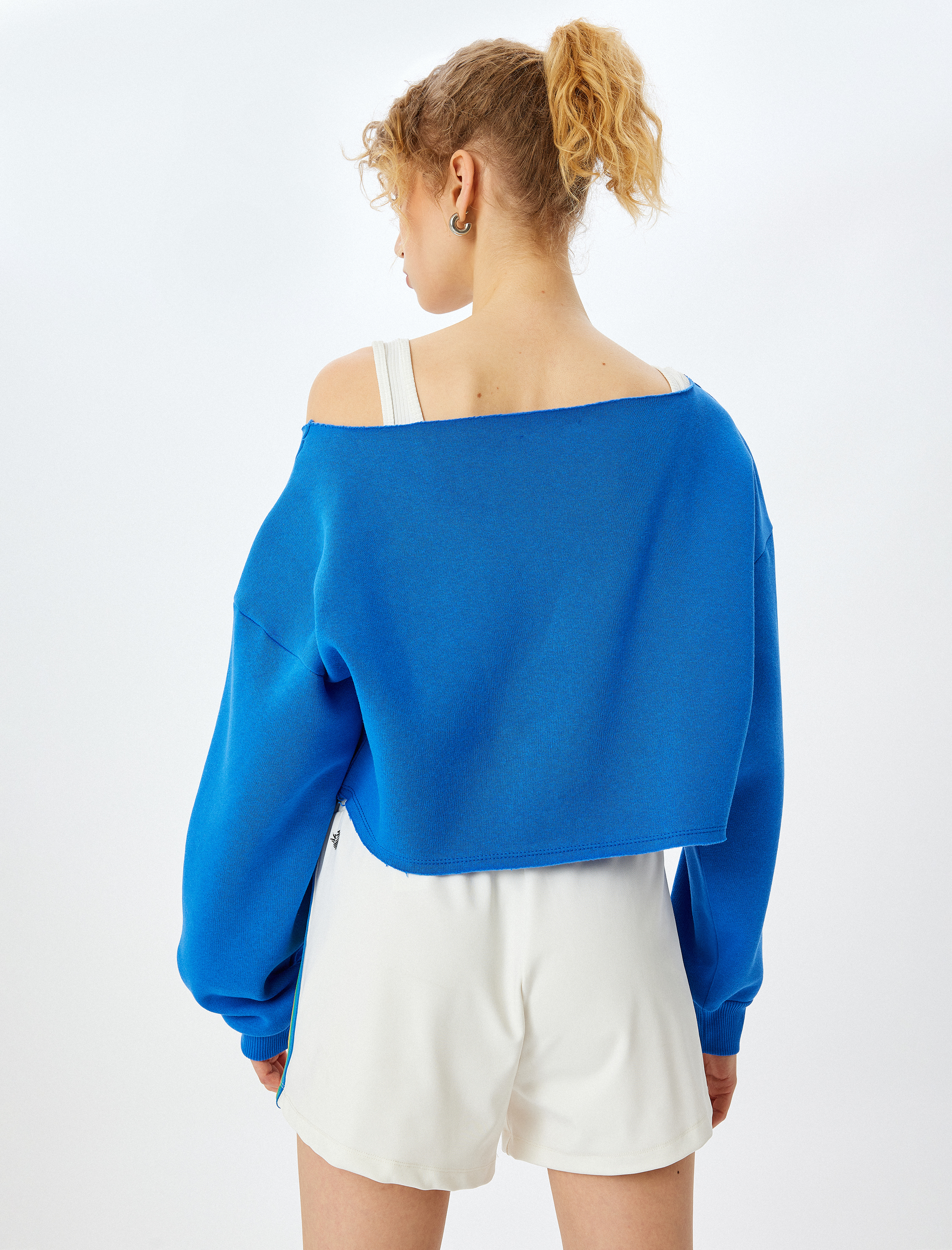 Şardonlu Slogan Baskılı Kayık Yaka Crop Sweatshirt