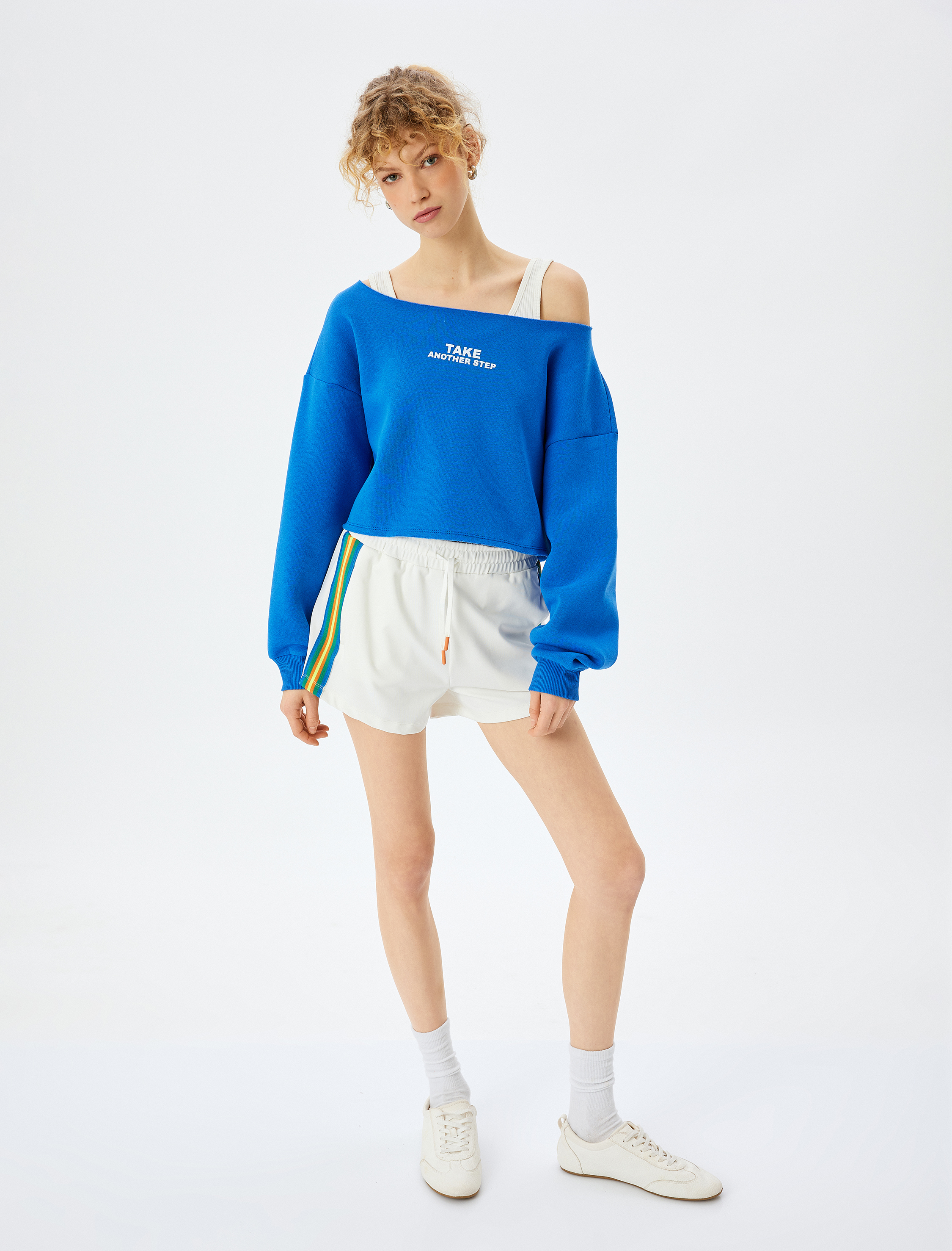 Şardonlu Slogan Baskılı Kayık Yaka Crop Sweatshirt