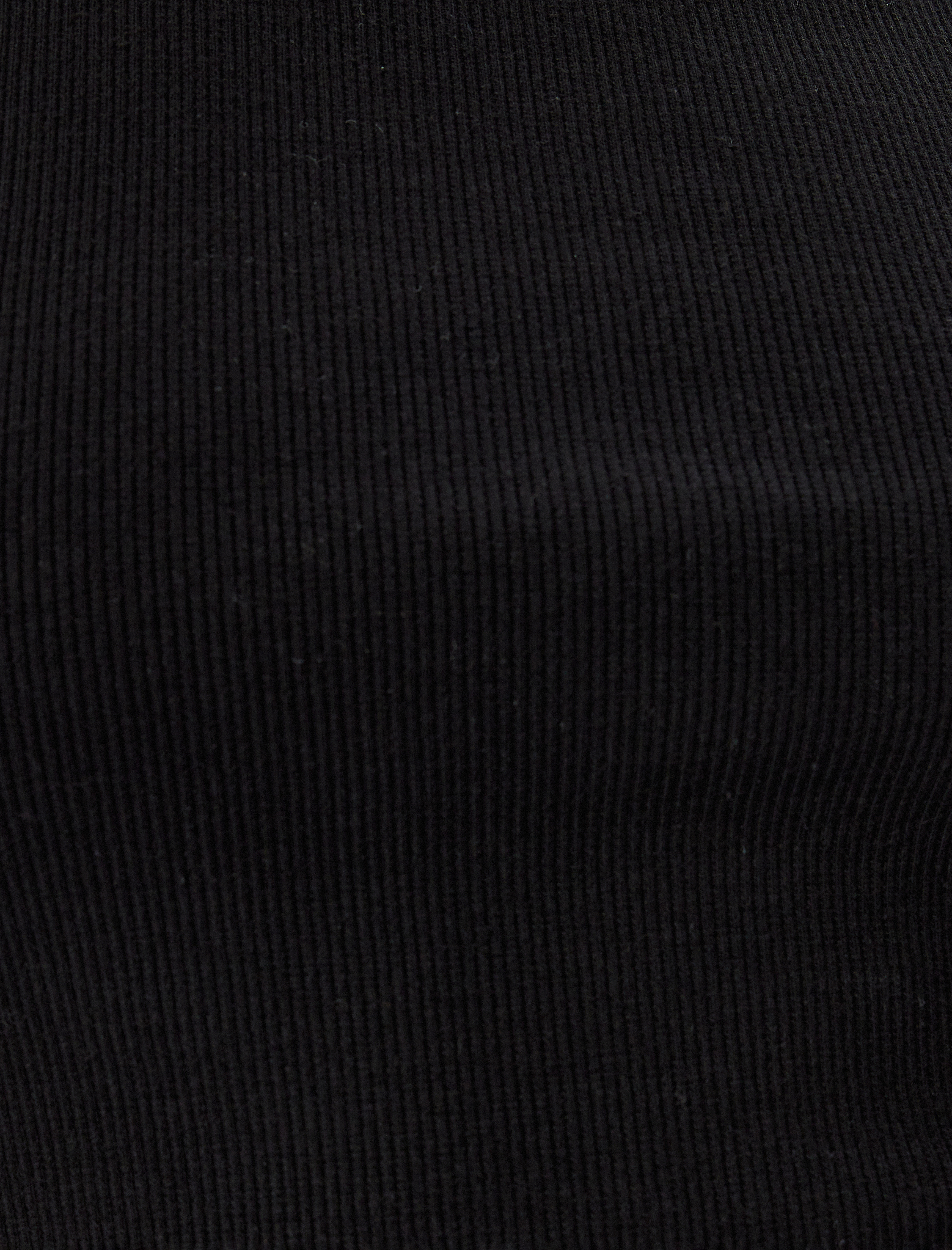   Dik Yaka Metal Aksesuarlı Slim Fit Kolsuz Bluz