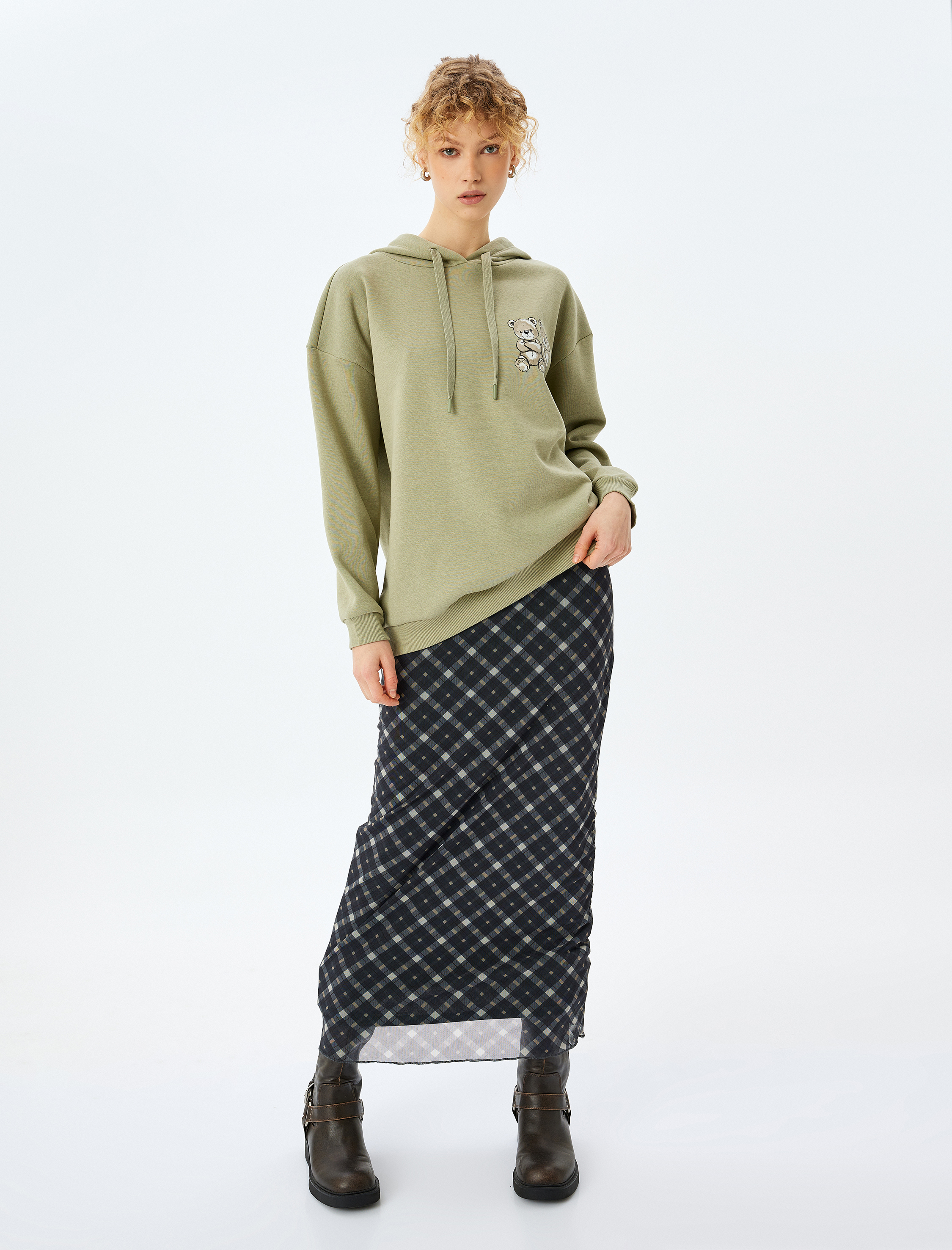   Şardonlu Arkası Ayı Baskılı Kapüşonlu Uzun Kollu Sweatshirt