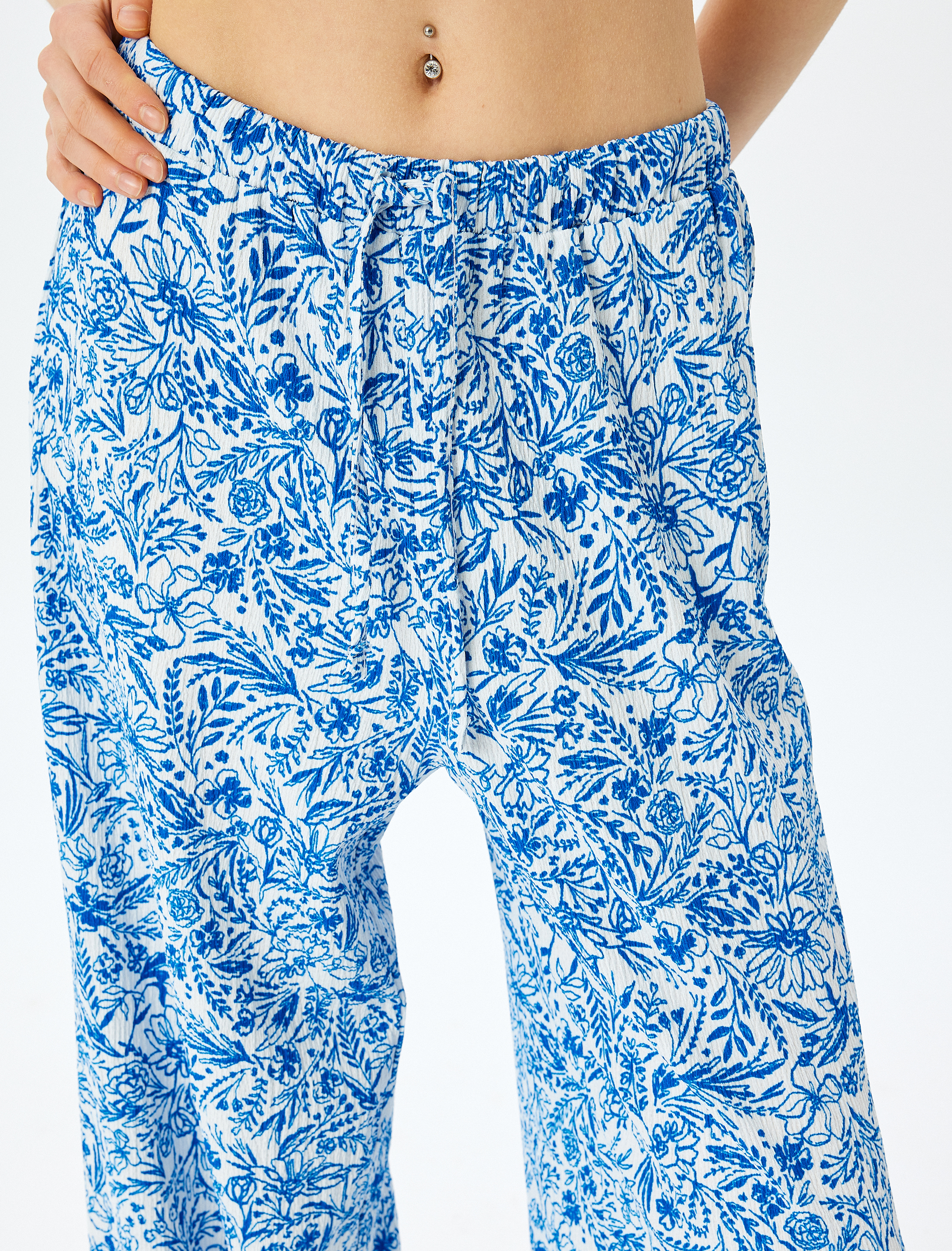   Beli Bağcıklı Geniş Paça Desenli Pantolon Bürümcük