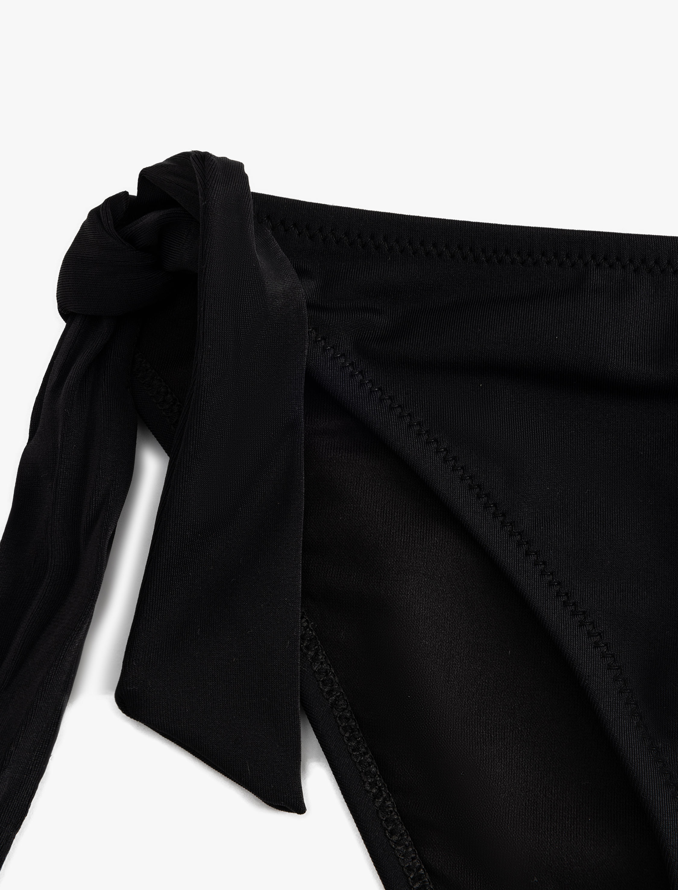   Yanları Bağlama Detaylı Bikini Altı