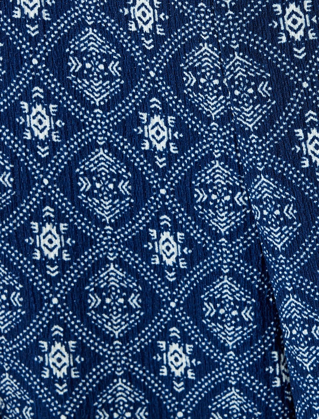 Desenli Geniş Paça Bağlama Detaylı Yırtmaçlı Pantolon_5