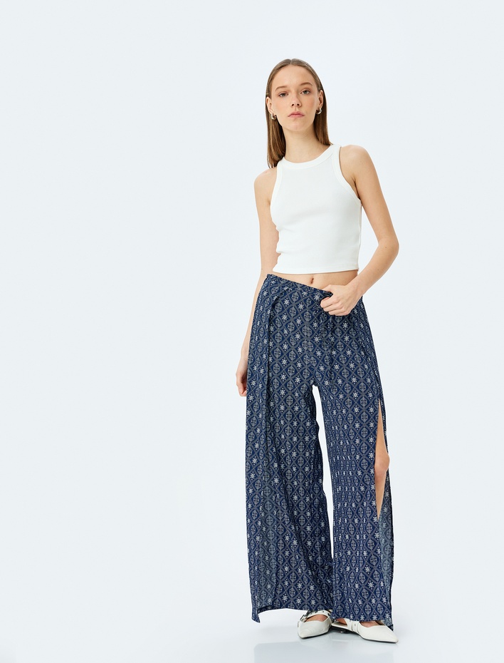  Desenli Geniş Paça Bağlama Detaylı Yırtmaçlı Pantolon Bürümcük