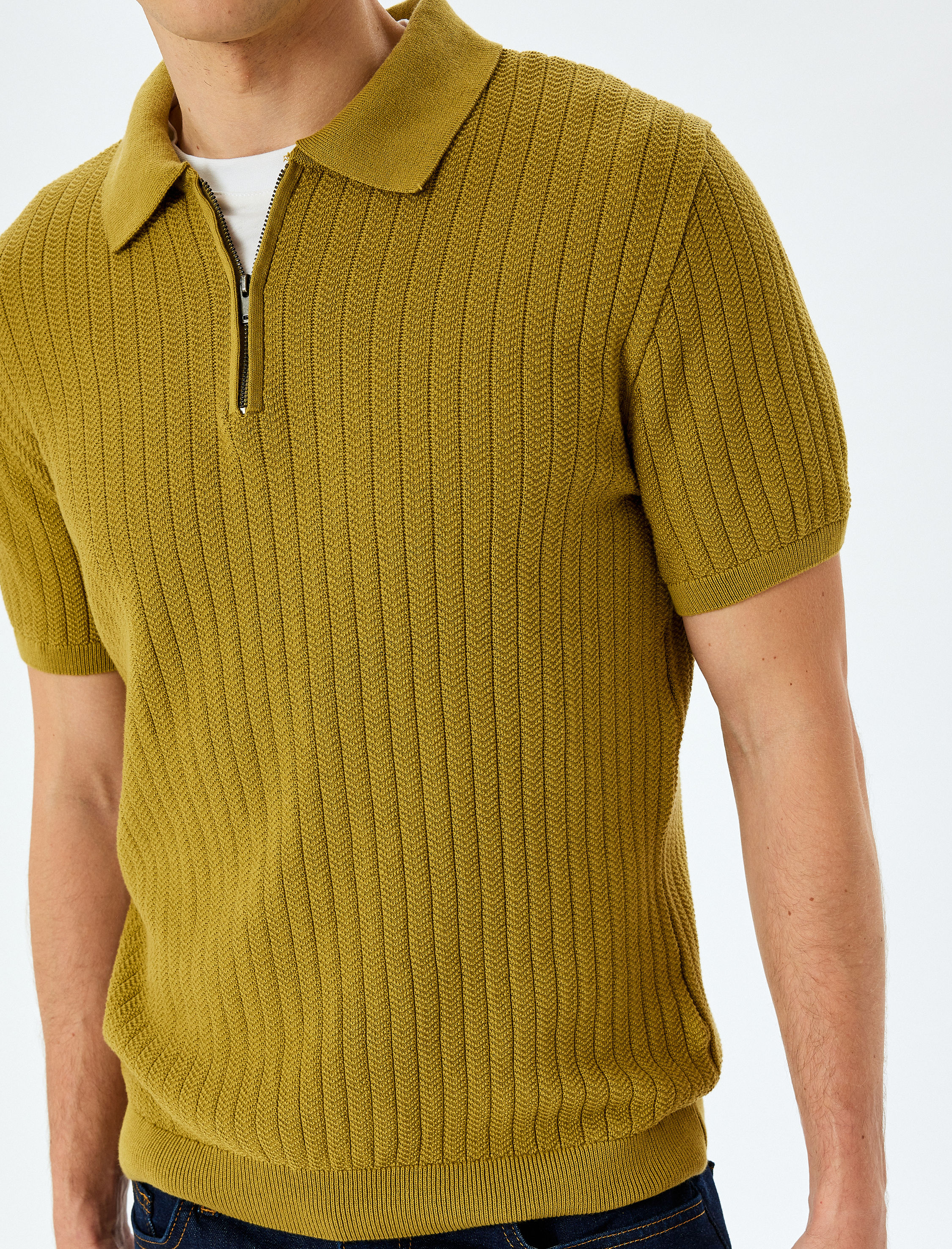   Yarım Fermuarlı Pamuklu Dokulu Kısa Kollu Triko Tişört