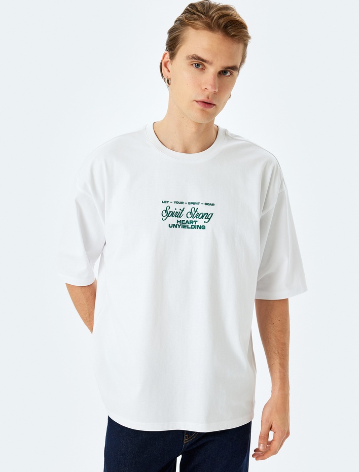  Pamuklu Tok Kumaş Kısa Kollu Bisiklet Yaka Slogan Baskılı Oversize Tişört