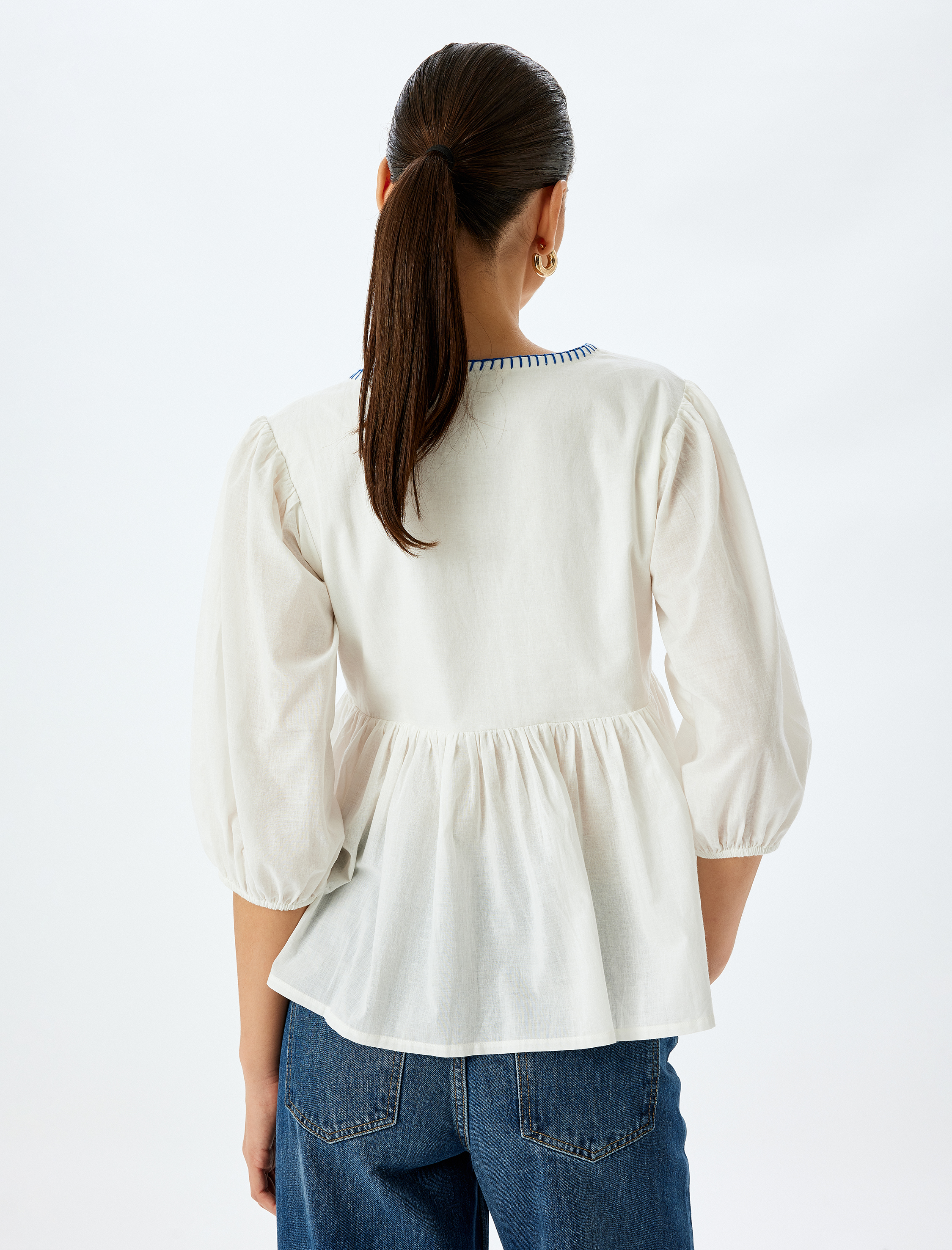   Bağlamalı Püskül Detaylı Balon Kol V Yaka Bluz