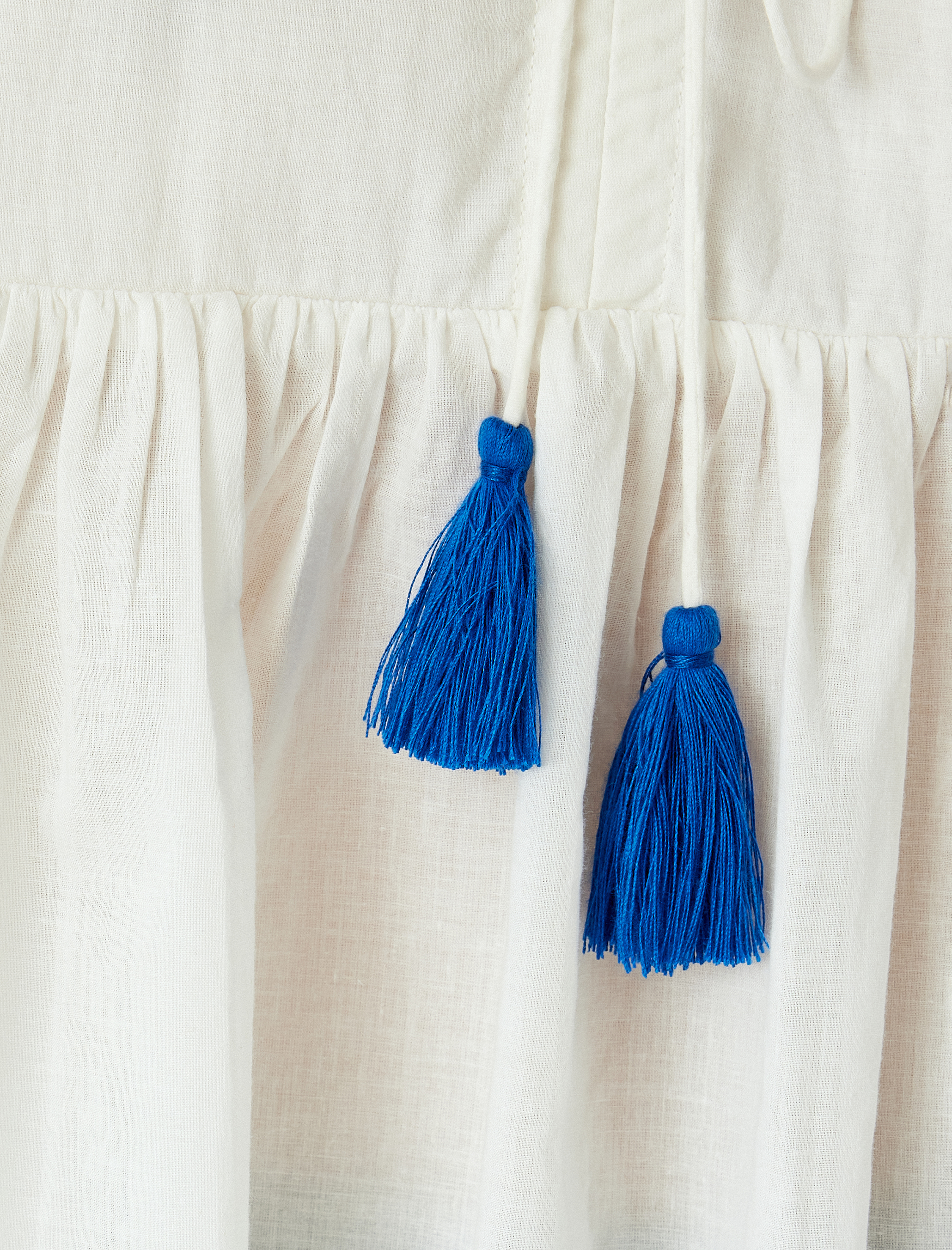   Bağlamalı Püskül Detaylı Balon Kol V Yaka Bluz