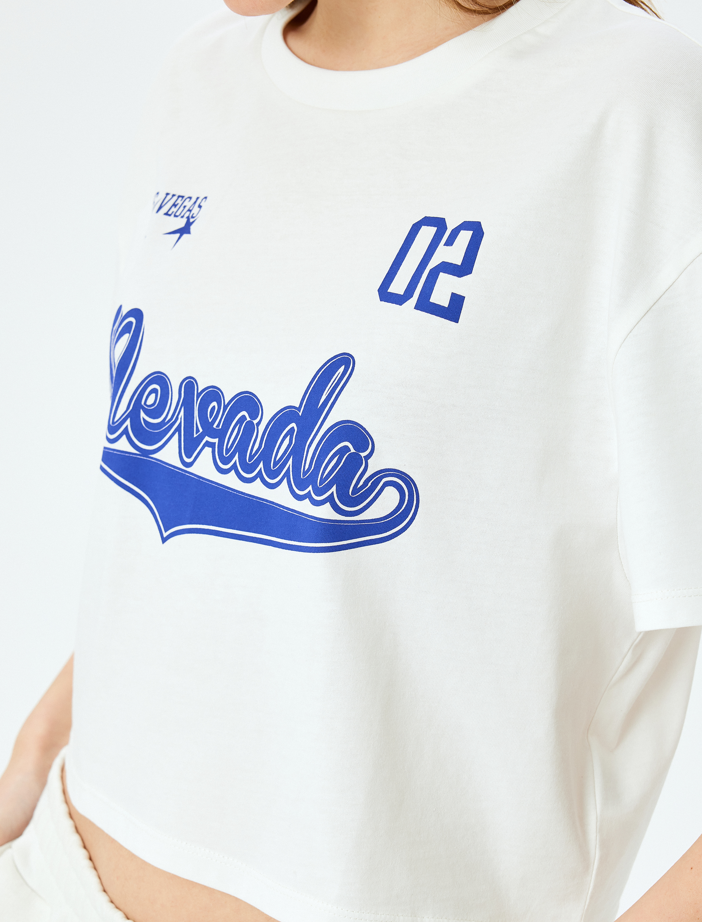   Kolej Baskılı Bisiklet Yaka Kısa Kollu Crop Tişört