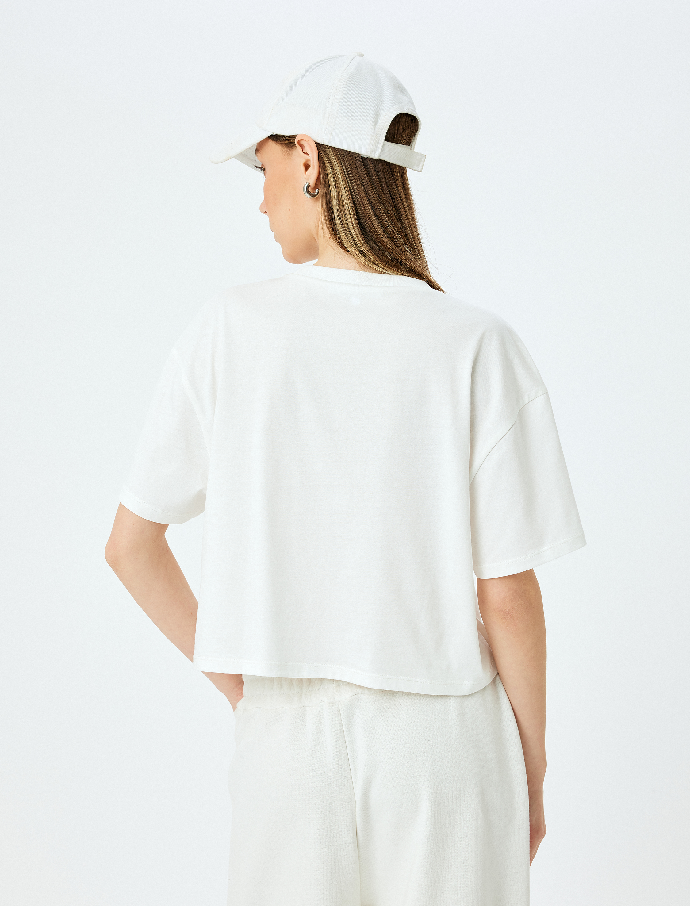   Kolej Baskılı Bisiklet Yaka Kısa Kollu Crop Tişört