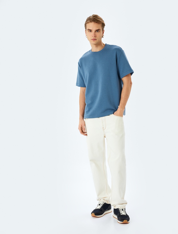  Etiket Detaylı Regular Fit Tok Kumaş Kısa Kollu Bisiklet Yaka Tişört