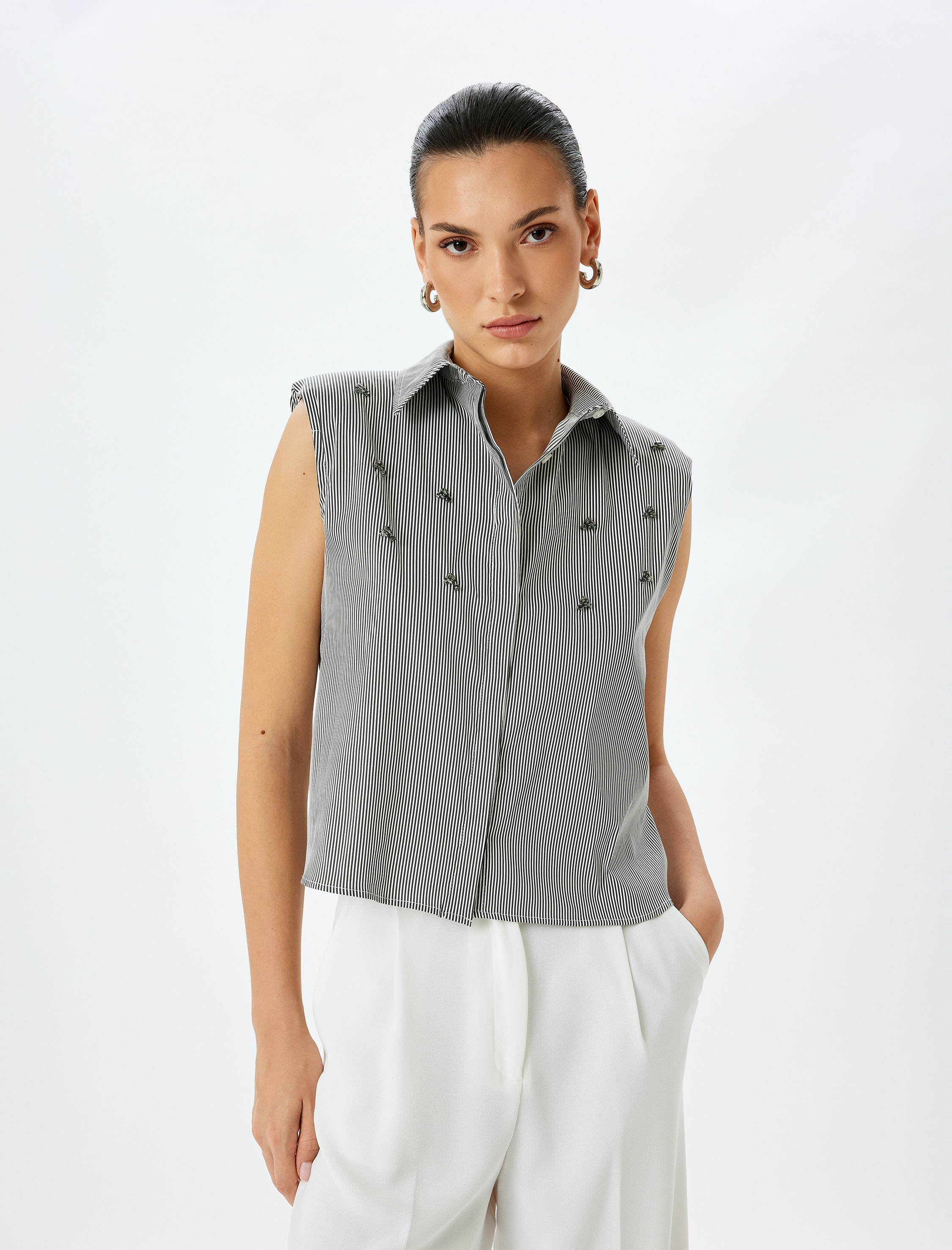 Klasik Yaka Boncuk İşleme Detaylı Çizgili Kolsuz Gömlek