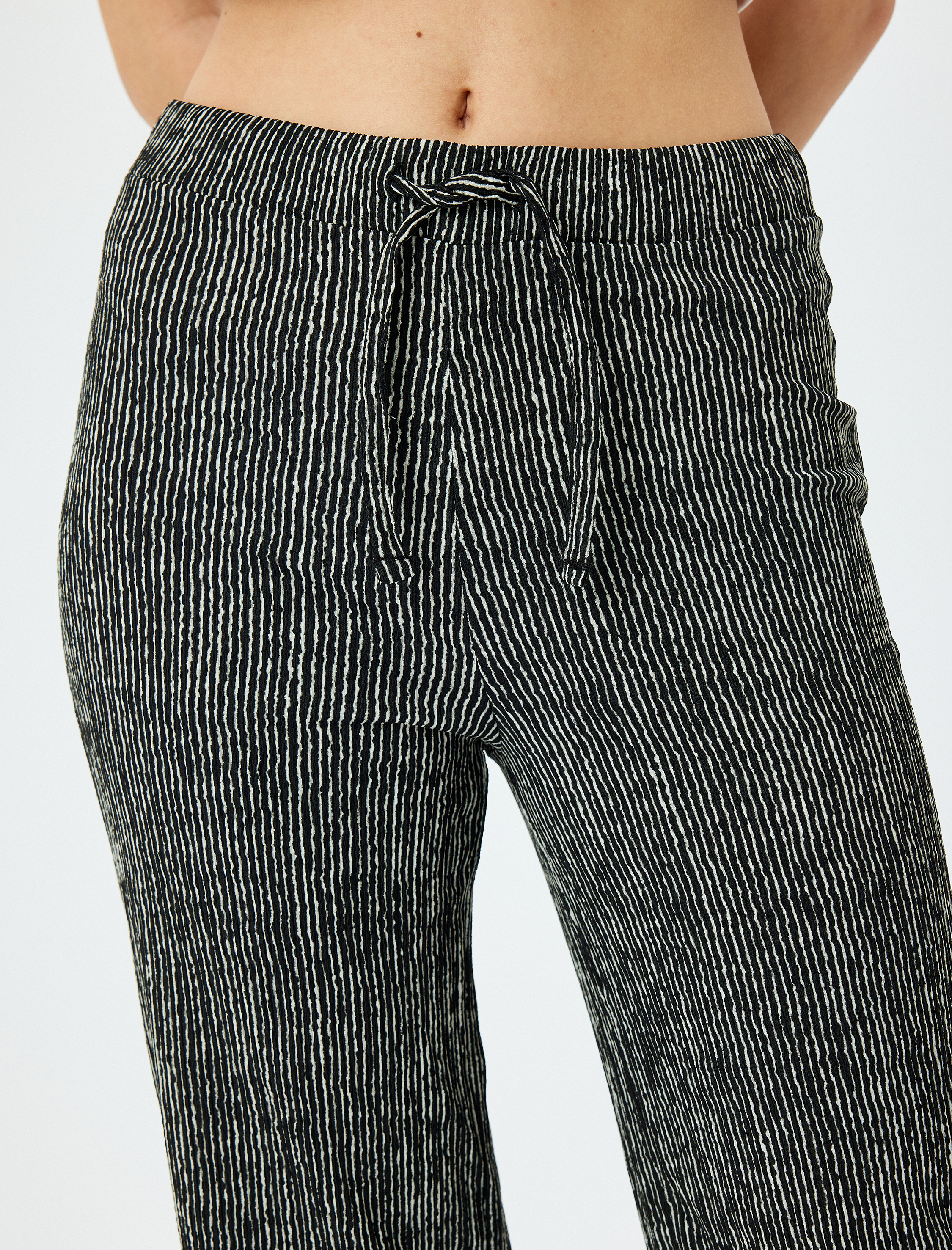   Beli Bağcıklı Geniş Paça Pantolon Bürümcük