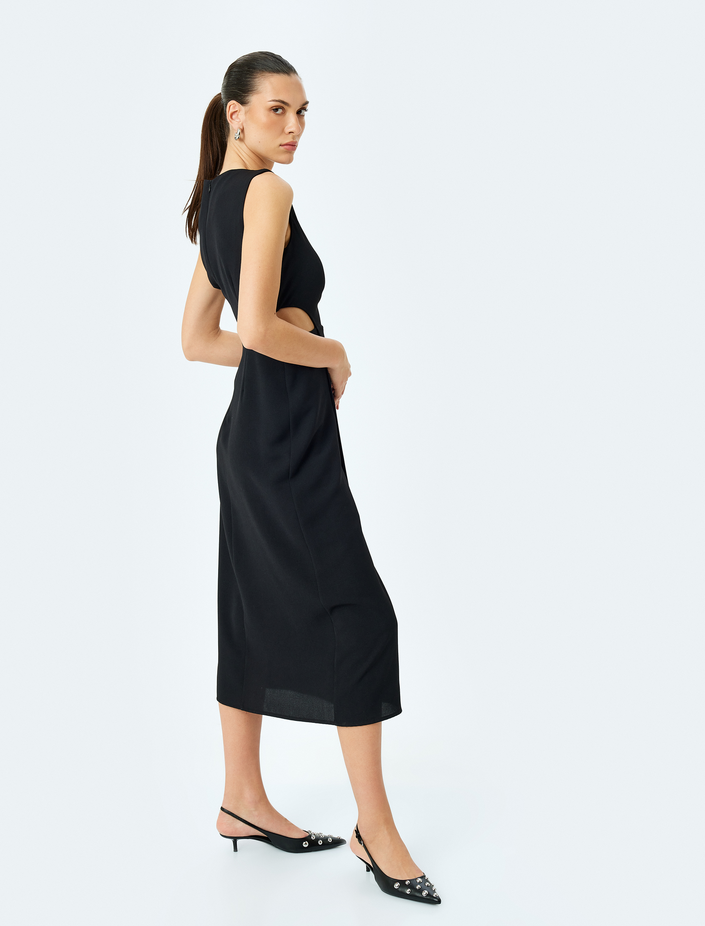   Drapeli Pencere Detaylı Yuvarlak Yaka Kruvaze Kolsuz Uzun Elbise