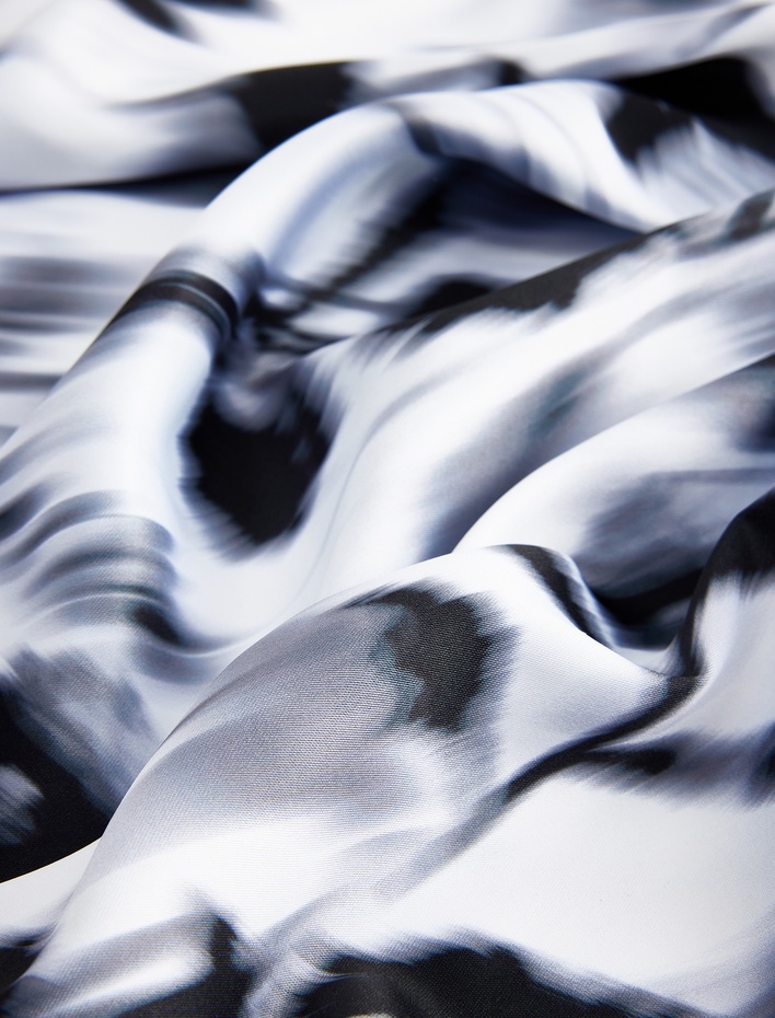 Kadın Soyut Desenli Kare Şal