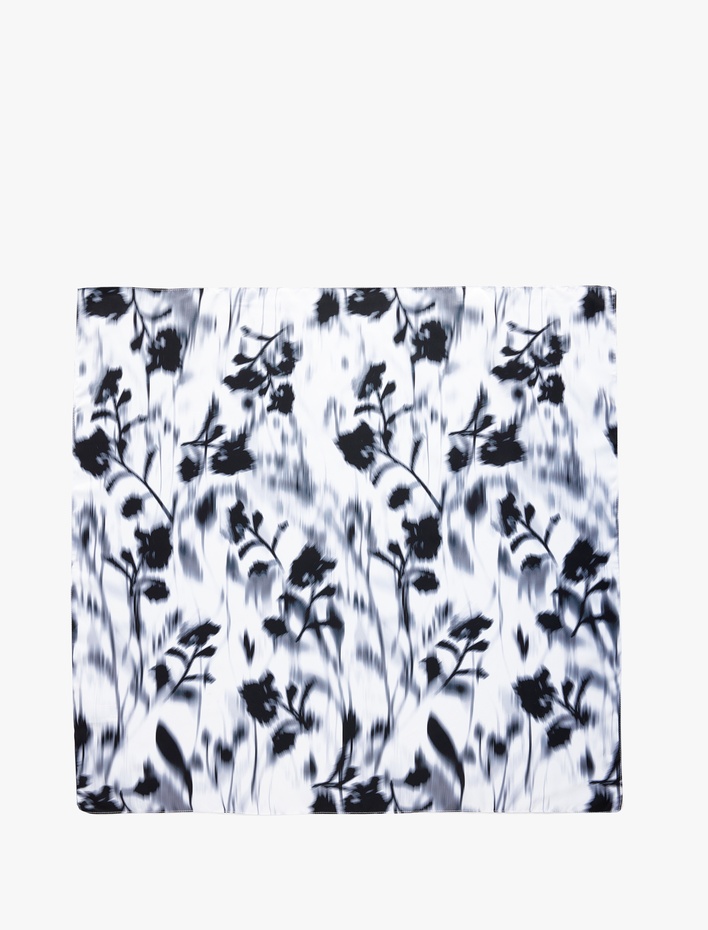 Kadın Soyut Desenli Kare Şal