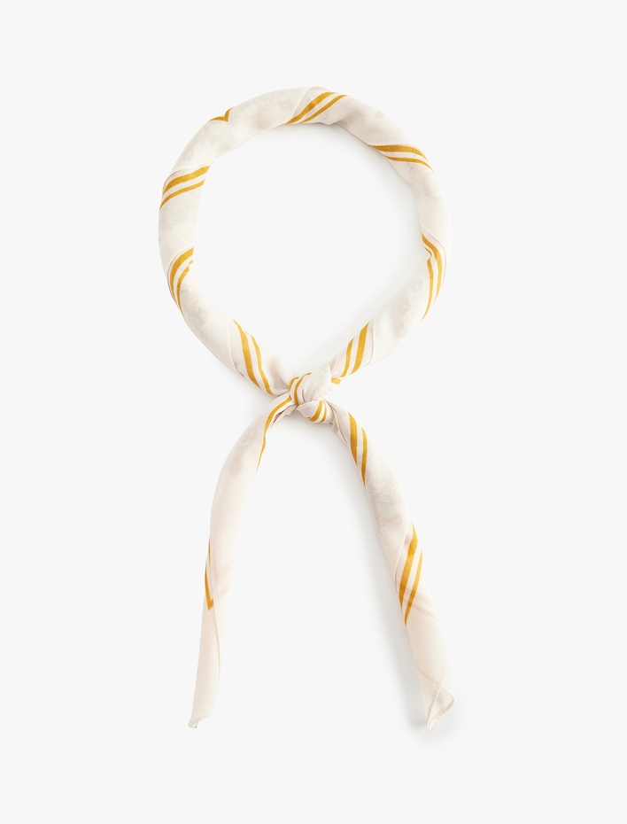 Kadın Desenli Kare Şal