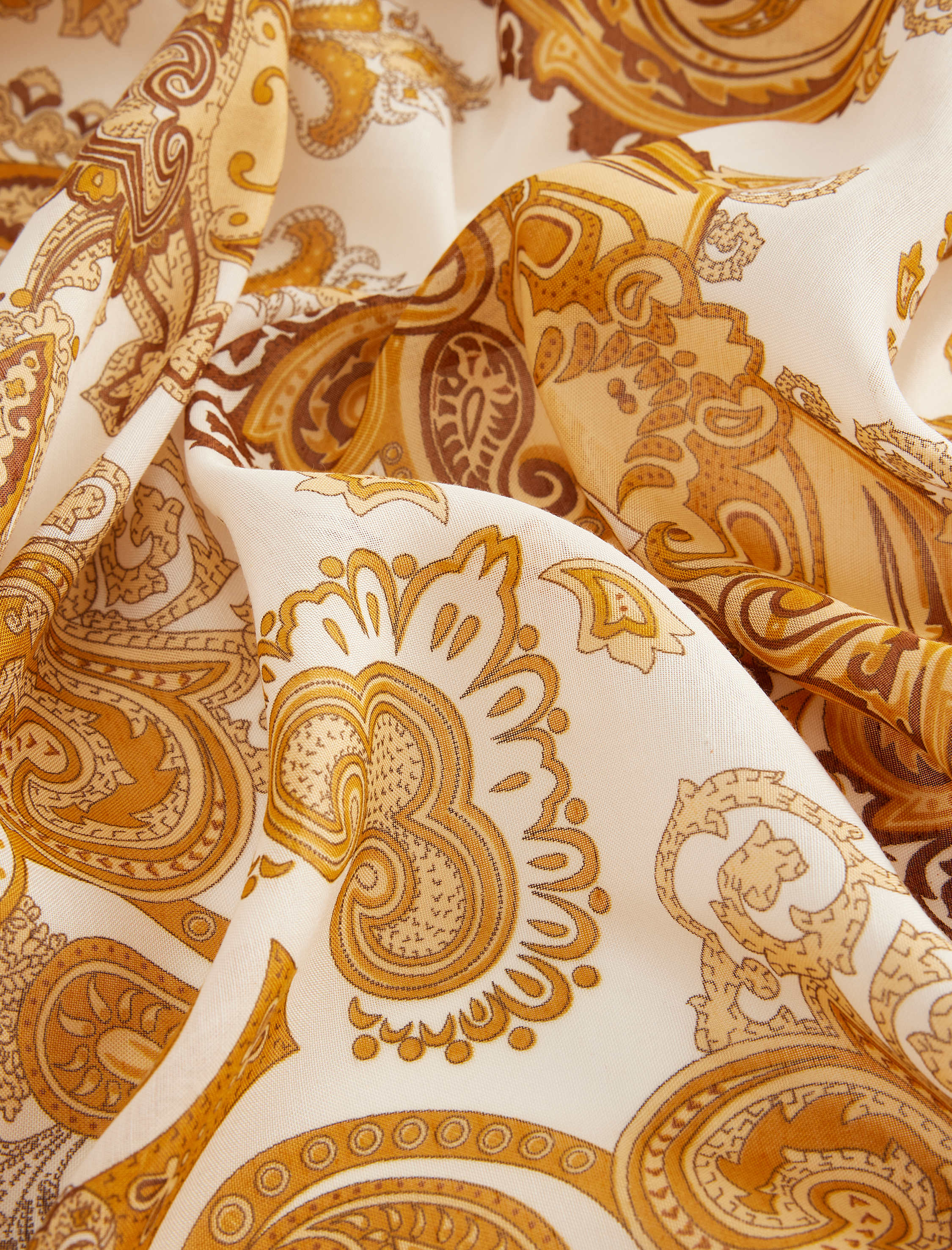  Kadın Desenli Kare Şal