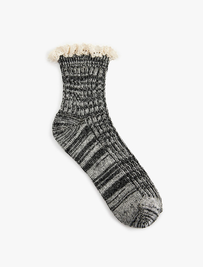 Kadın Dantel Fırfırlı Kırçıllı Soket Çorap