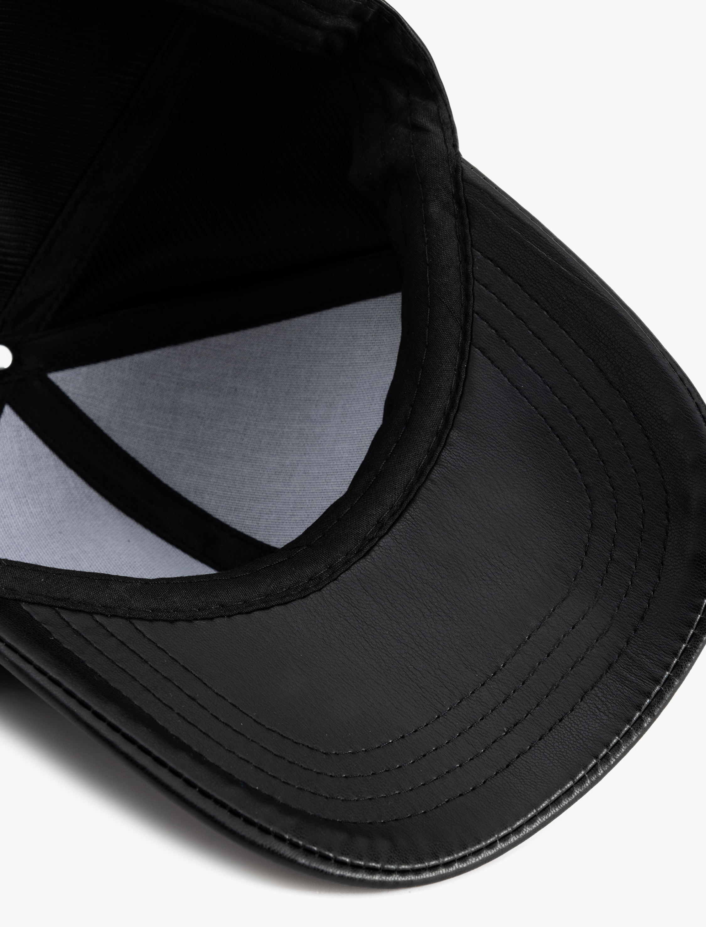  Kadın Deri Görünümlü Kep Şapka