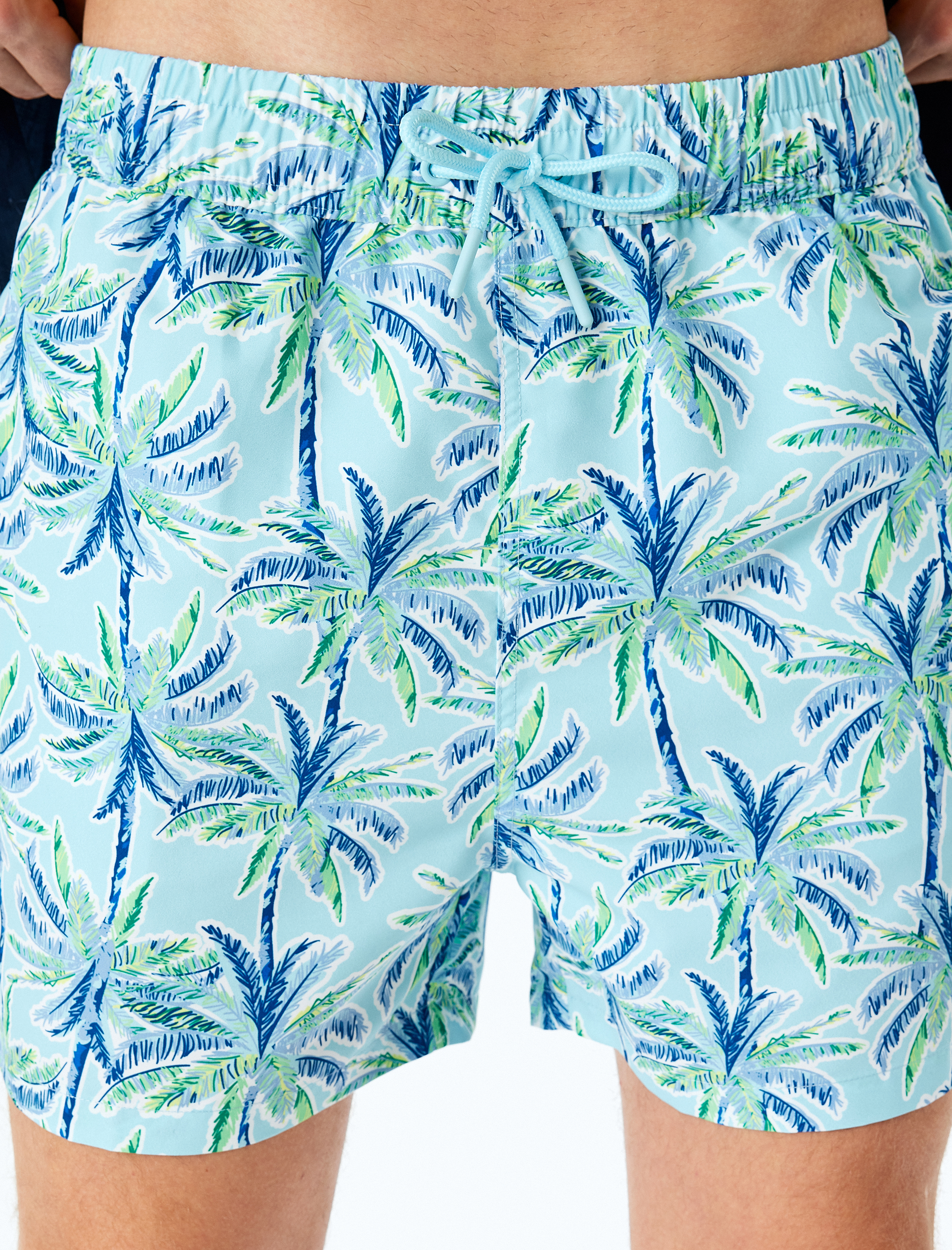   Palmiye Desenli Oversize Beli Bağcıklı Deniz Şortu