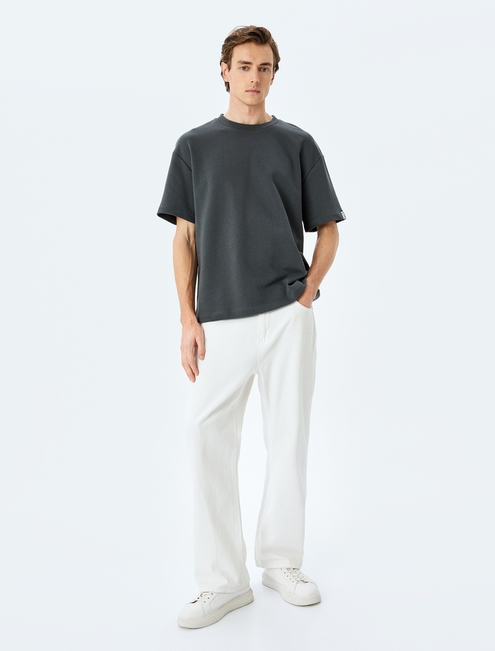  Kısa Kollu Etiket Detaylı Tok Kumaş Bisiklet Yaka Oversize Tişört