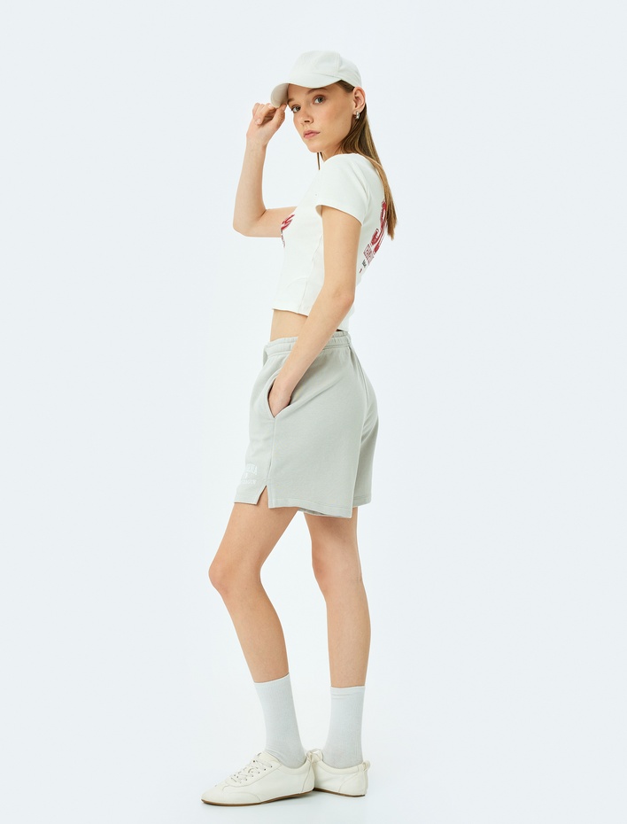  Beli Bağcıklı Slogan Nakışlı Cepli Şort