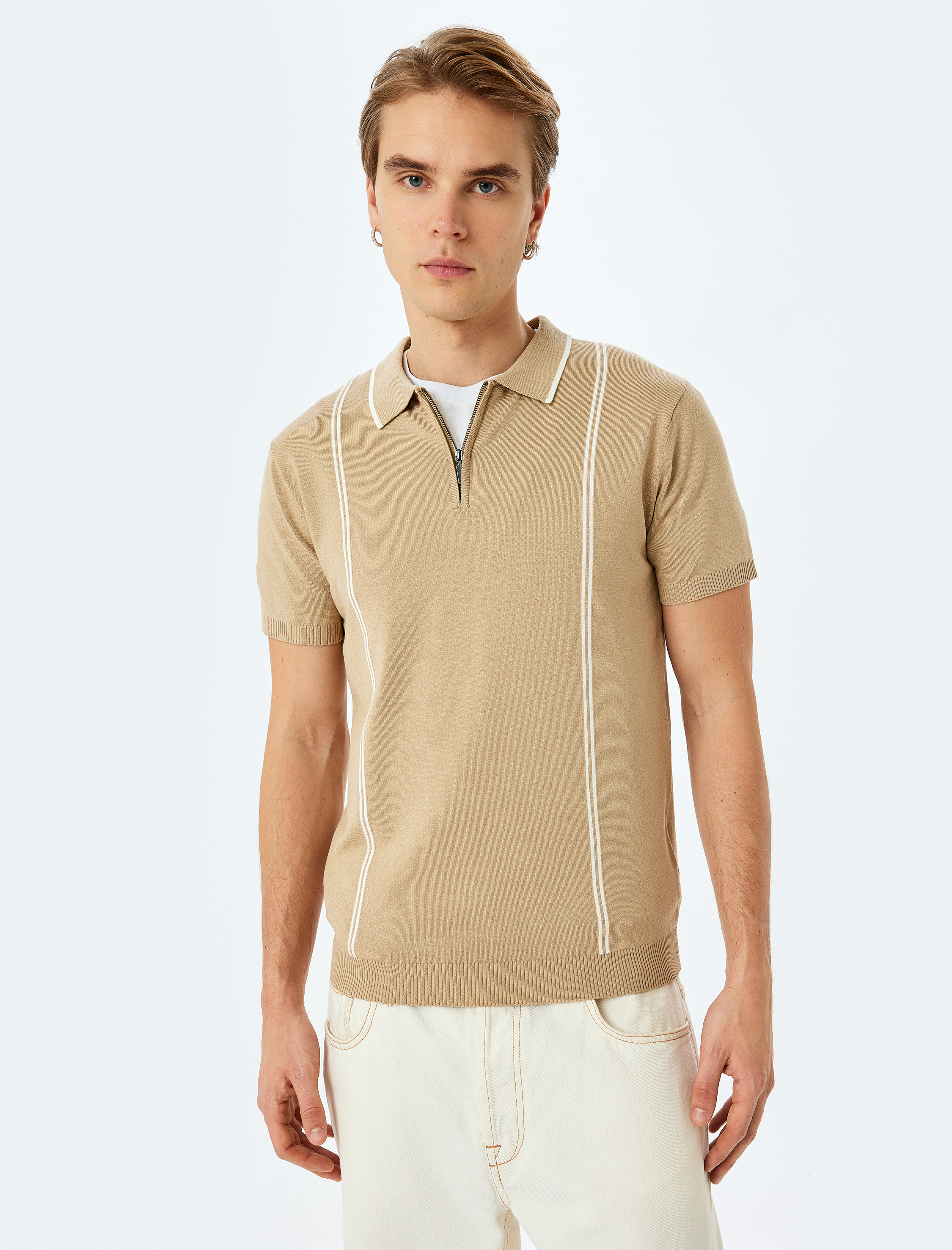   Yarım Fermuarlı Çizgi Detaylı Kısa Kollu Triko Tişört