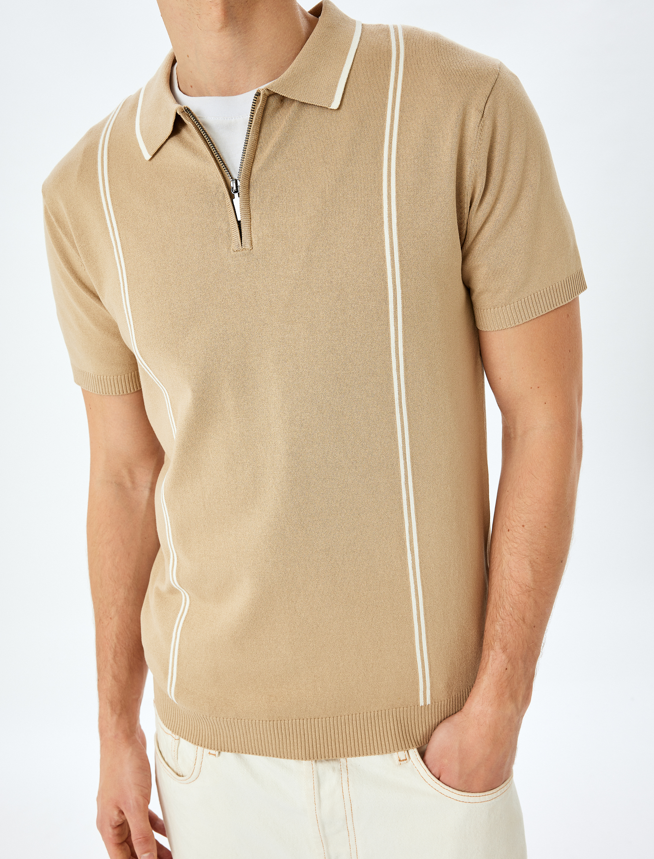   Yarım Fermuarlı Çizgi Detaylı Kısa Kollu Triko Tişört