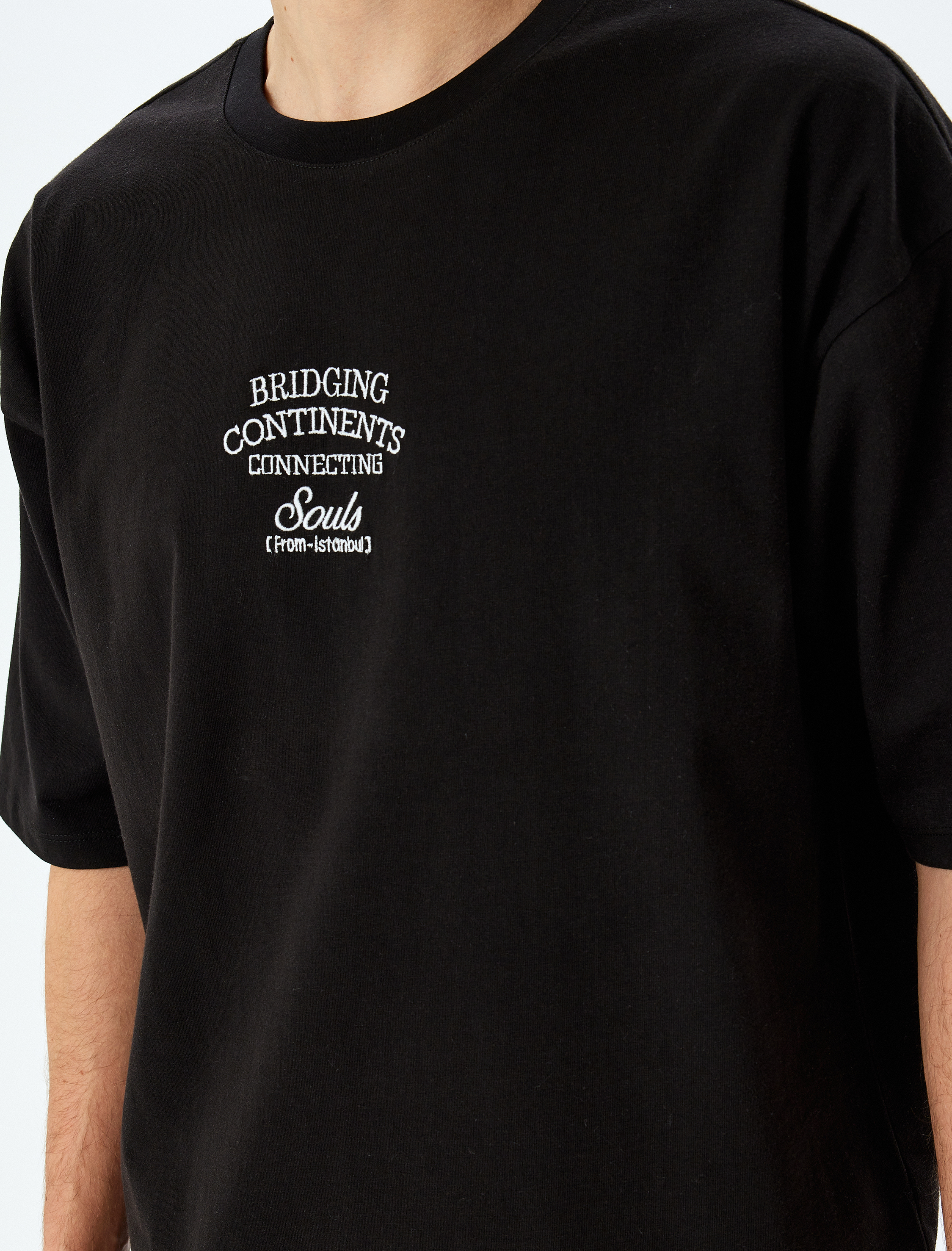   Pamuklu Bisiklet Yaka Tok Kumaş Slogan İşlemeli Kısa Kollu Oversize Tişört